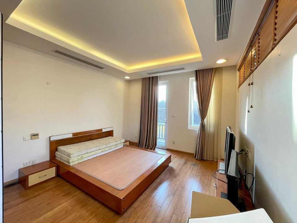 Bán nhà phân lô Chùa Láng 41m2x5T,Ôtô cách 10m, kinh doanh, giá 5,4 tỷ