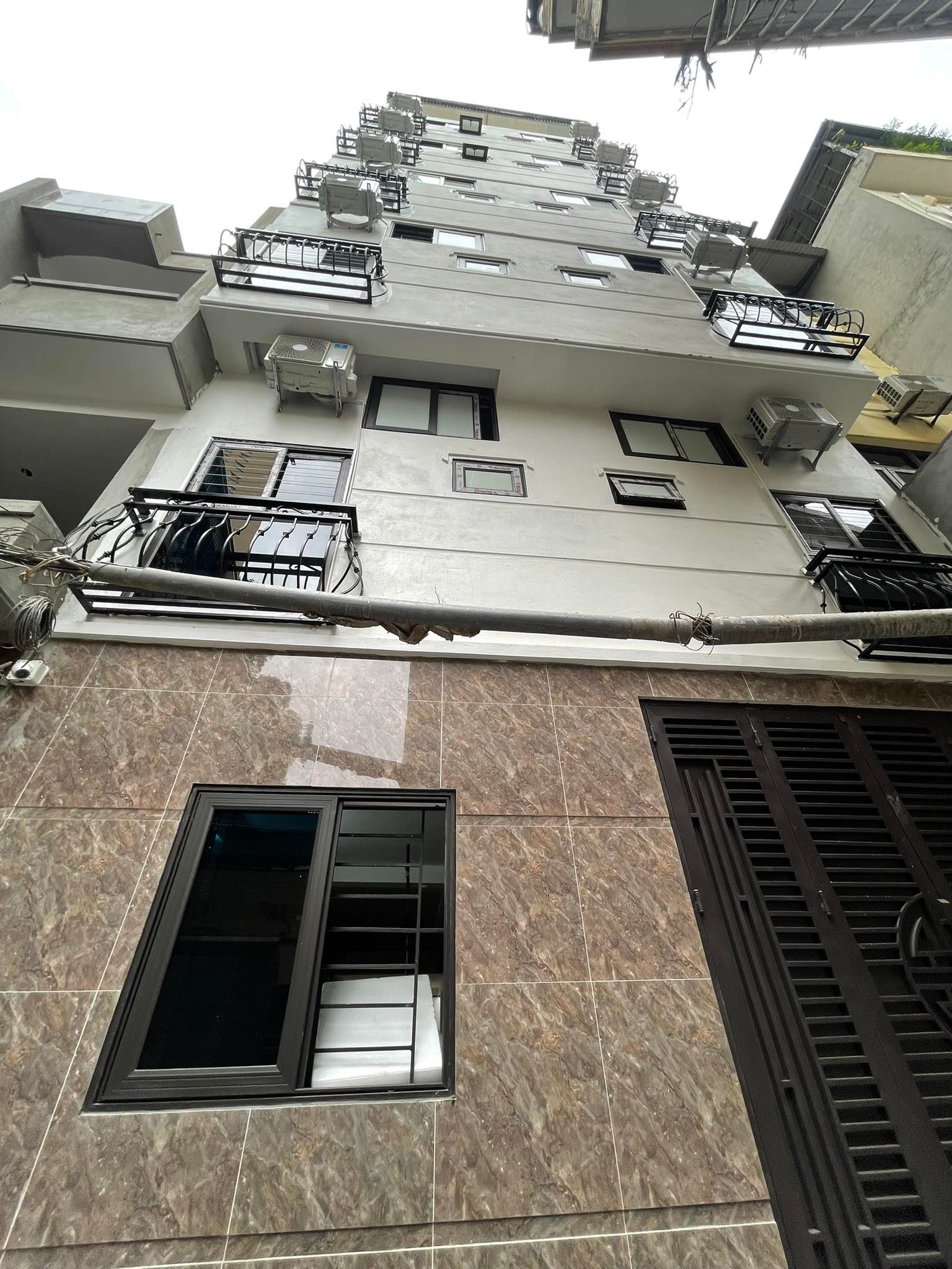 BÁN NHÀ PHÂN LÔ, -XÂY 8 TẦNG THANG MÁY 40 PHÒNG VIP KHÉP KÍN -