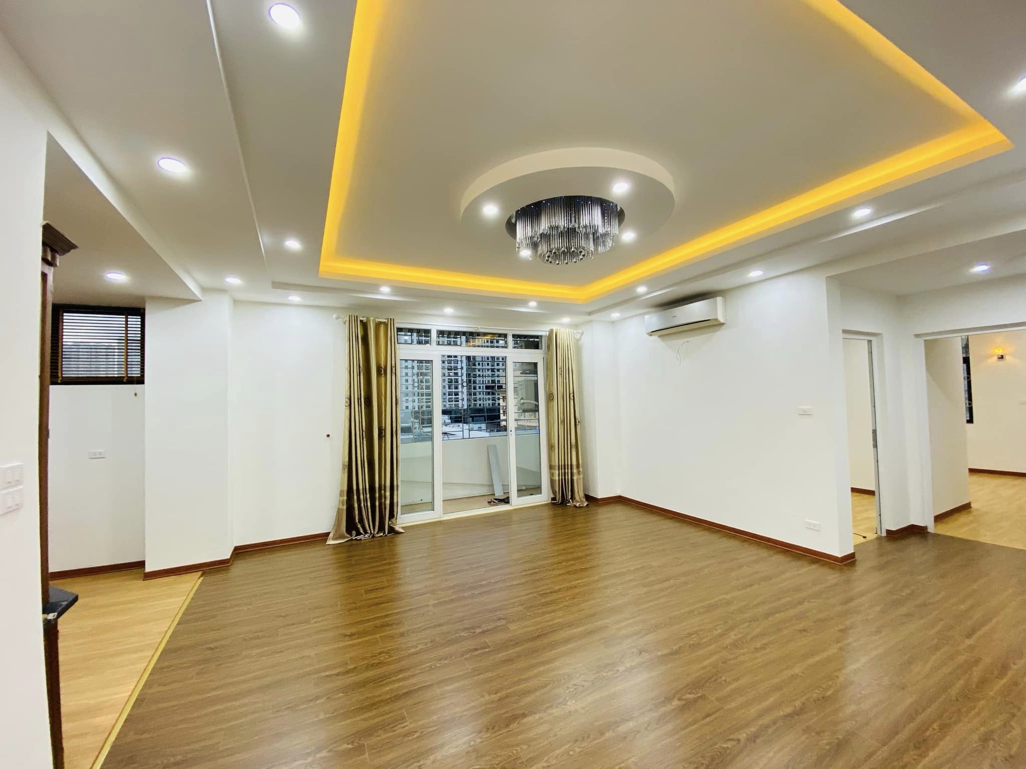 Bán nhà Cổ Nhuế, Bắc Từ Liêm, Giá Rẻ,Lô Góc, Ngõ Nông, 40m2 x 5 tầng, giá 4 tỷ