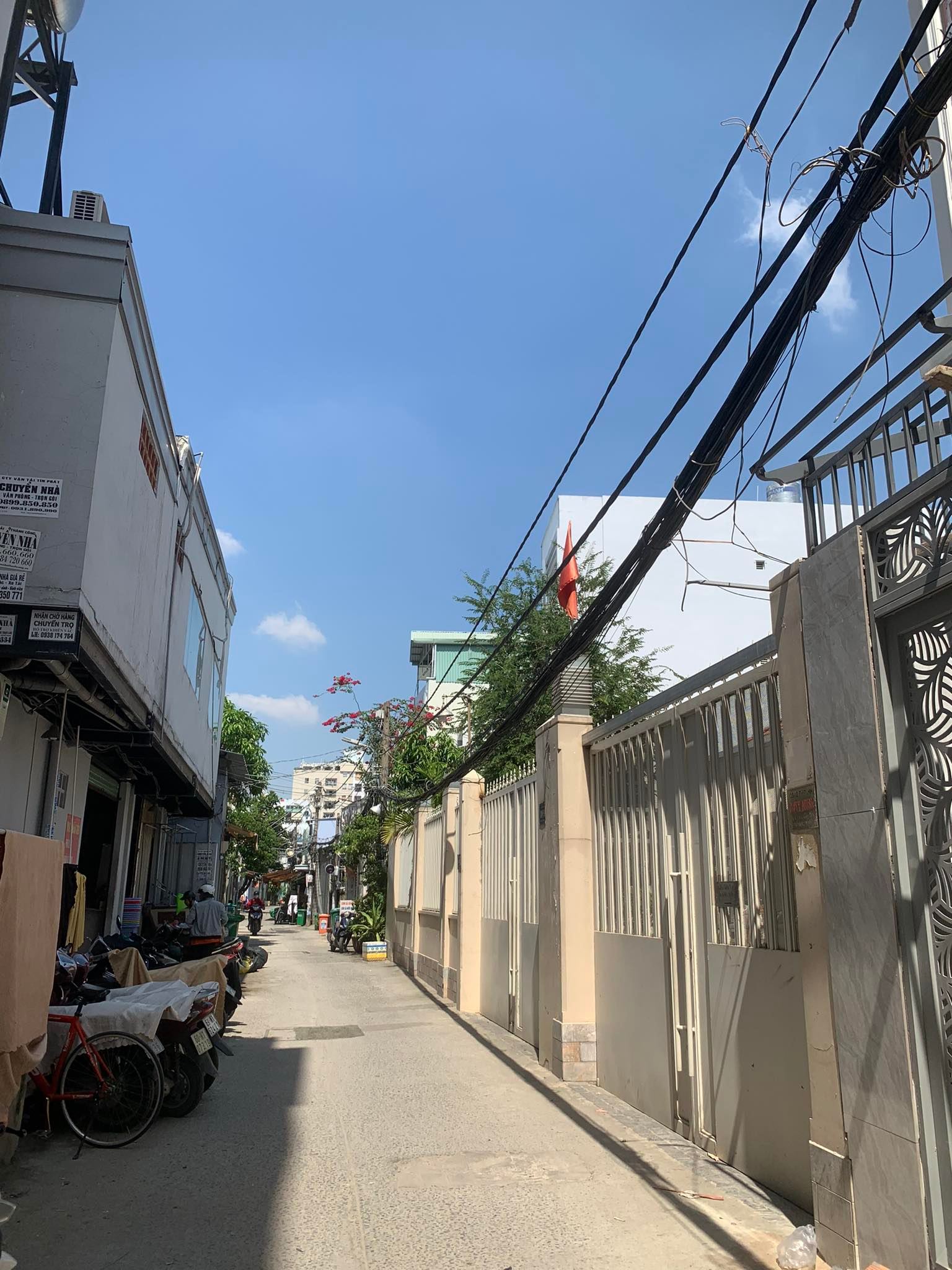 BÁN NHÀ NGUYỄN THỊ THẬP - QUẬN 7- NHÀ MỚI 3 TẦNG XE HƠI ĐẬU NGAY CỬA – CHỈ 7TY