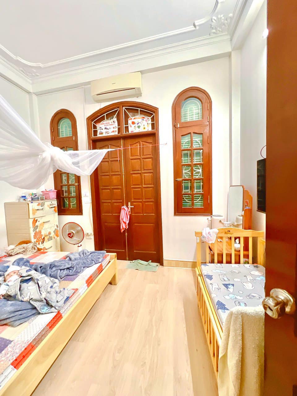 Bán nhà riêng Nguyễn Đình Hoàn Cầu Giấy, Lô Góc, 2 thoáng, 38m2 x 4 tầng, giá 5.2 tỷ