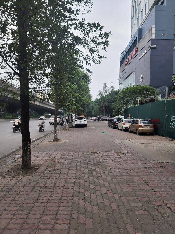 Mặt phố Khuất Duy Tiến 30m 7 tầng Thang máy mặt tiền 4.1m Vỉa hè 10m chỉ 9,9 tỷ