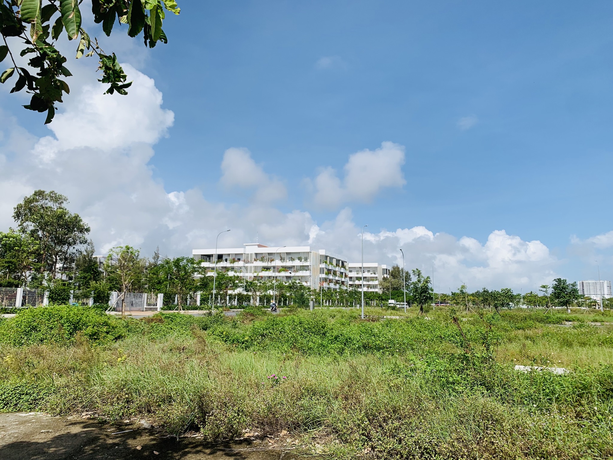 Đất Fpt 102m2 giá chỉ 2tỷ550 gần trục Shophouse