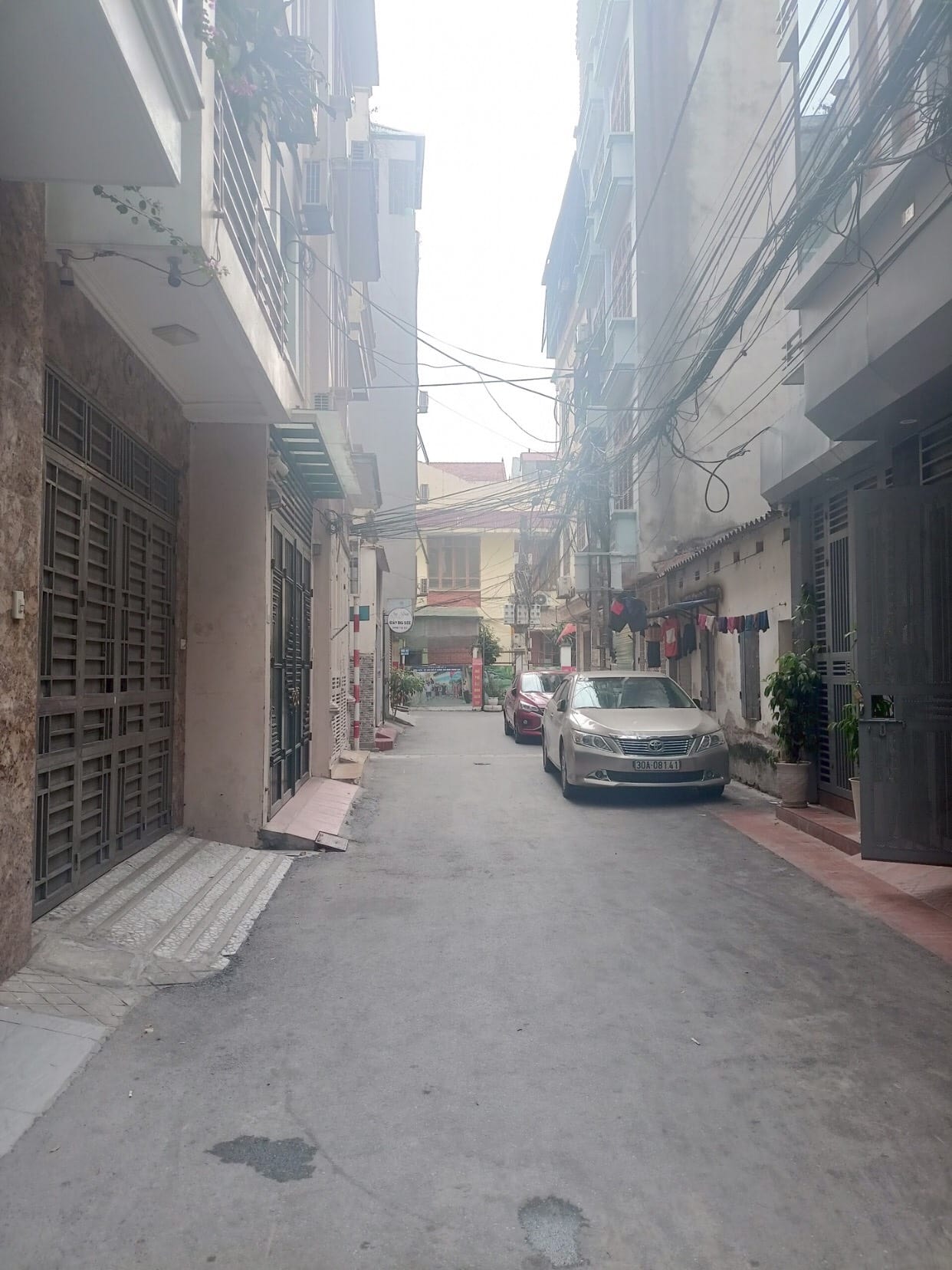 Chỉ 1.95 tỷ rinh nhà 4 tầng phố Khương Trung ô tô đỗ cổng