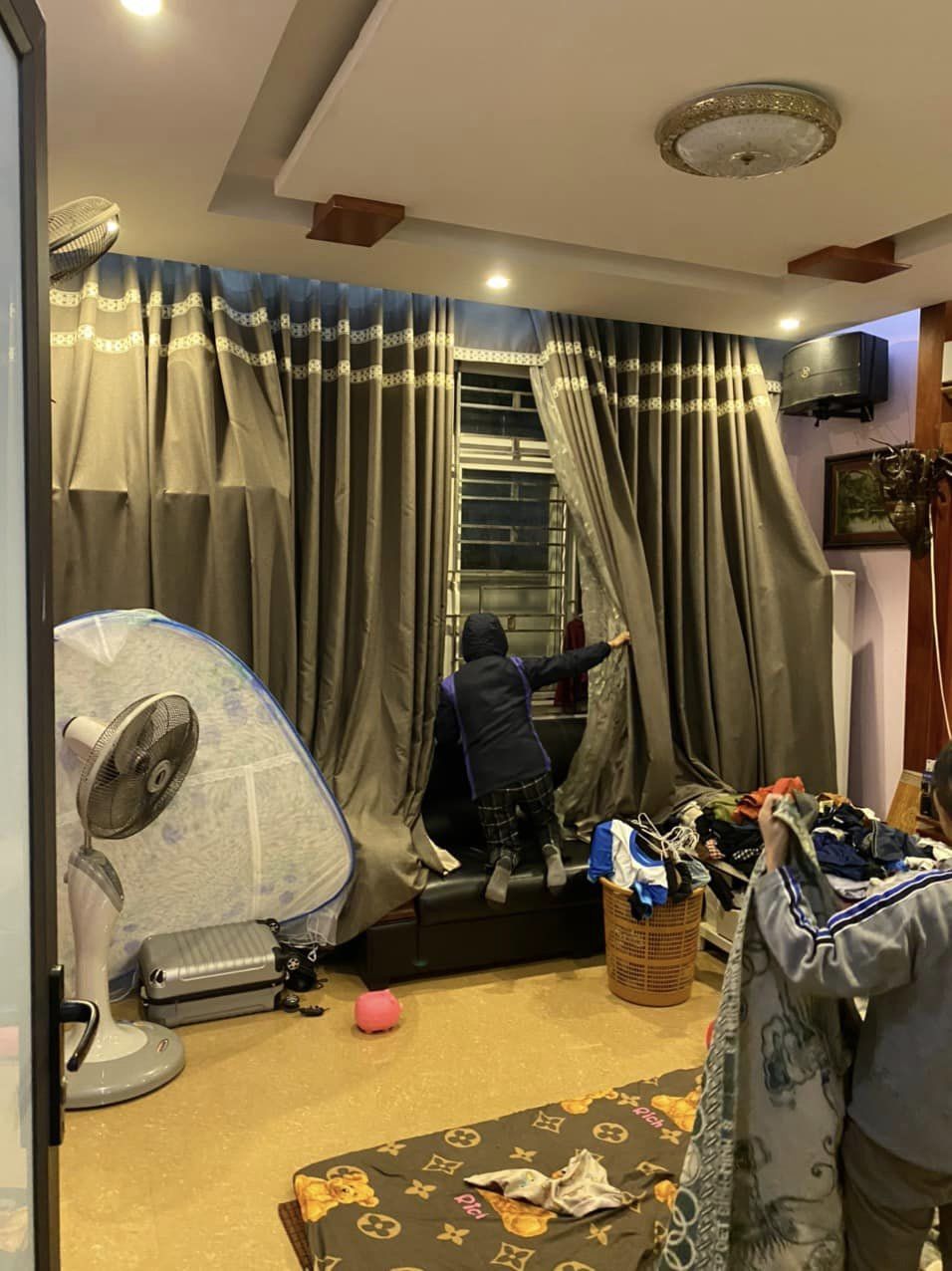 Bán nhà mặt tiền đường 18M-Cổng chợ Mỗ lao-Hà đông.Kinh doanh sầm uất