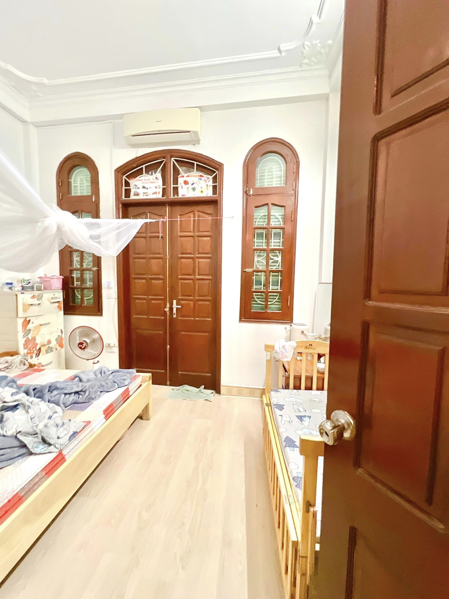 BÁN NHÀ DÂN XÂY Ở - 61 PHÙNG CHÍ KIÊN 40M2 X 4 TẦNG, GẦN PHỐ, 20M RA Ô TÔ