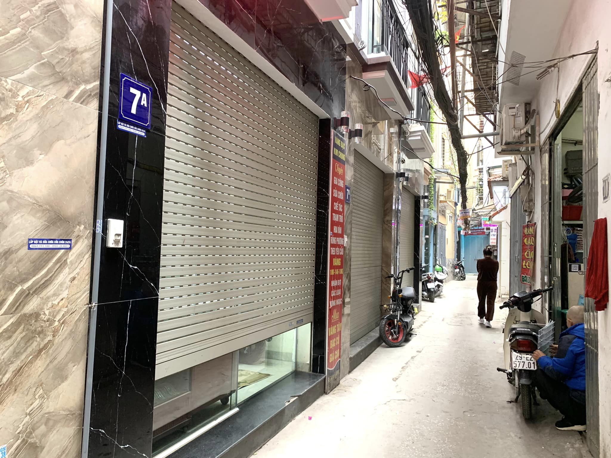 Bán nhà Pháo Đài Láng mặt ngõ,KD, sầm uất 35m2x5Tầng, cách phố 20m, giá 4.95 tỷ.