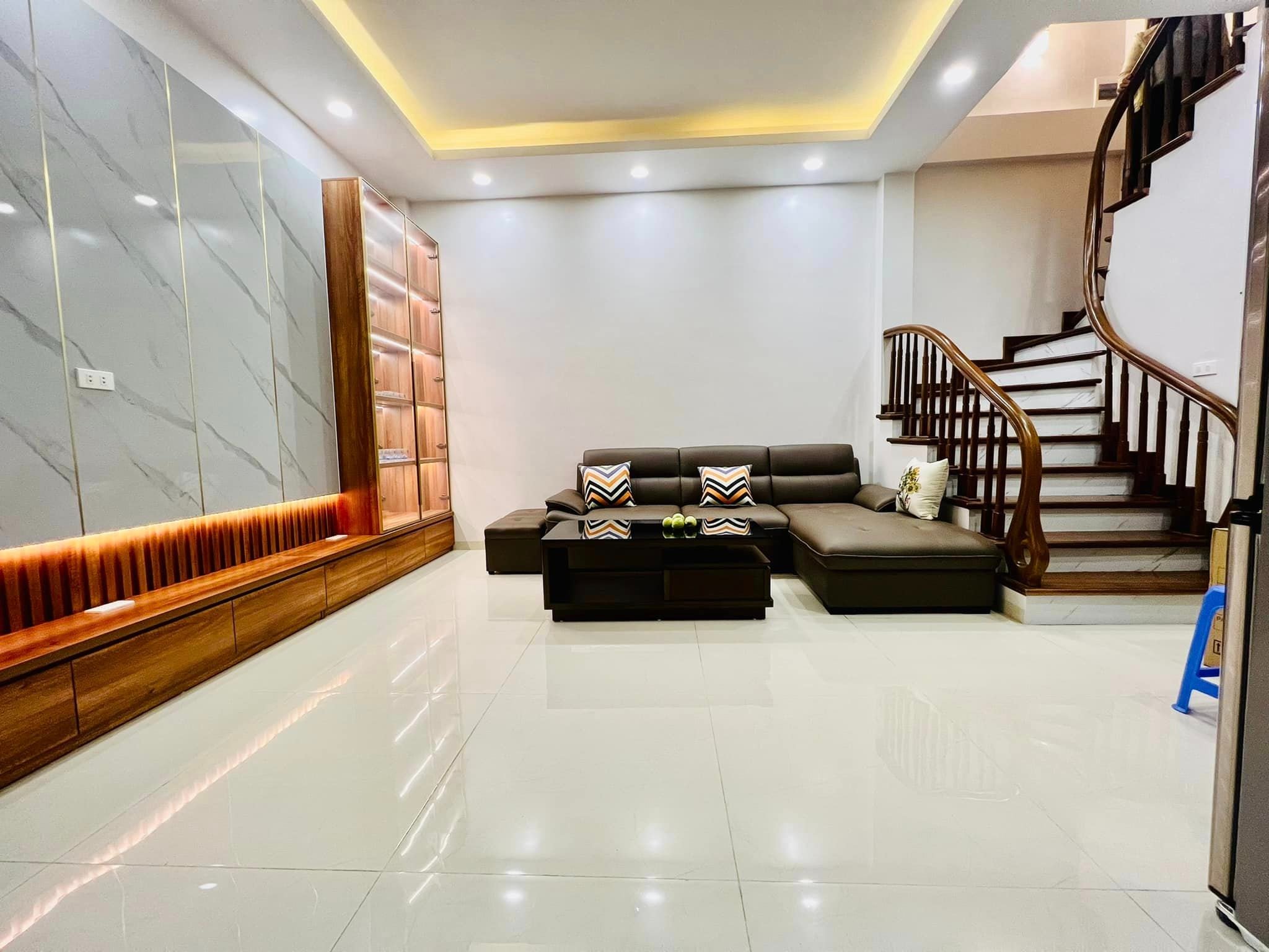 Bán nhà Ngọc Hà, Ba Đình, cách đường ô tô 5m, nhà đẹp ở ngay. Giá nhỉnh 4 tỷ
