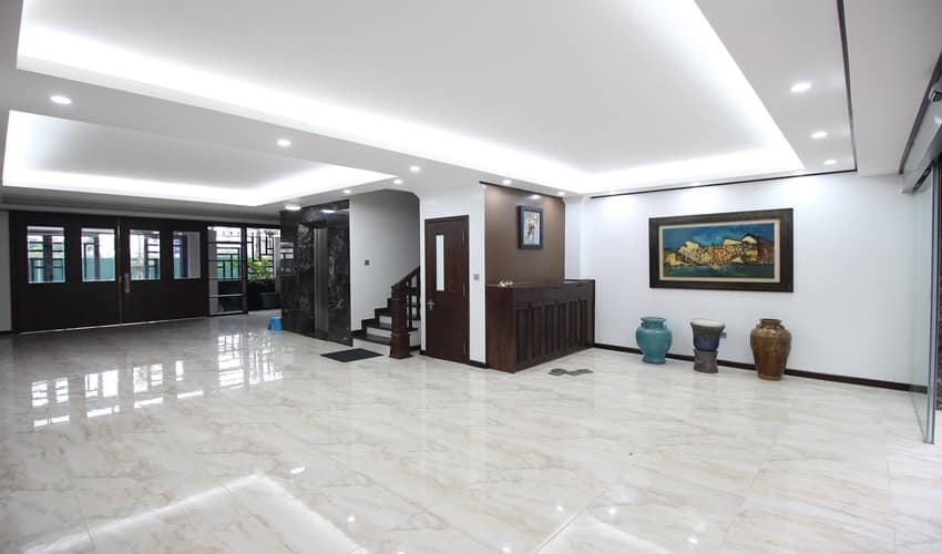 Bán nhà quận Tây Hồ, ngõ 699 Lạc Long Quân. Ôtô, KD 93m2 x 6 tầng, mặt tiền 6.5 m, giá nhỉnh 39 tỷ