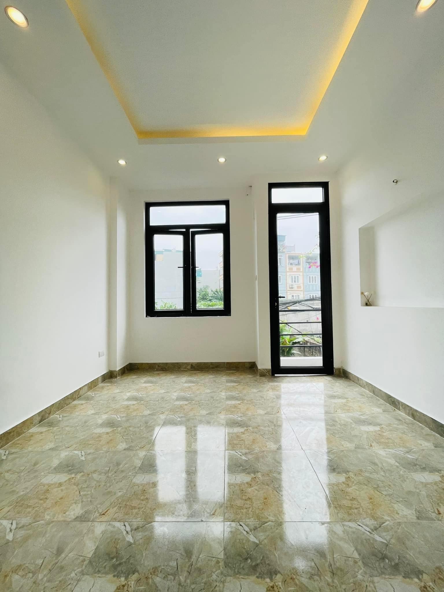 BÁN NHÀ ĐƯỜNG ĐINH CÔNG TRÁNG, HOÀN KIẾM DIỆN TÍCH 48M, MẶT TIỀN 4,2M, 4 TẦNG. GIÁ CHỈ 10,7 TỶ