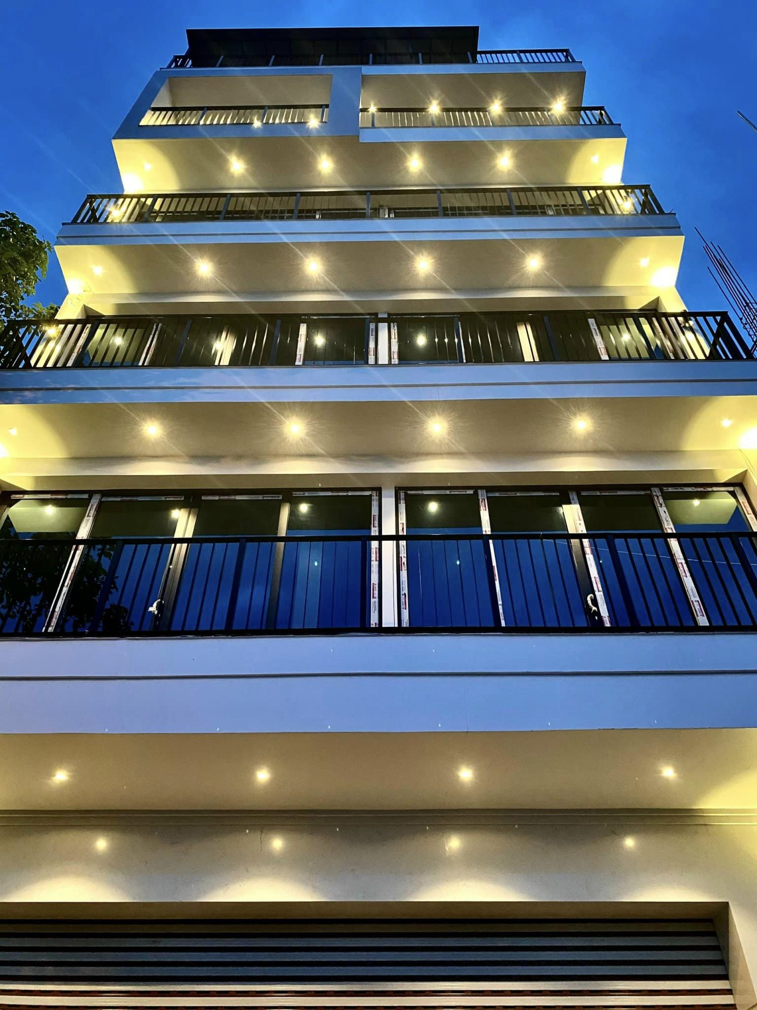 Bán nhà mặt phố Từ Hoa Tây Hồ, nhà mới xây, 7 tầng thang máy, DT 85m2, mặt tiền 6.5m, mặt Hồ Tây siêu đẹp, sổ chính chủ nở hậu nhỉnh 56 tỷ - 0932,326,626