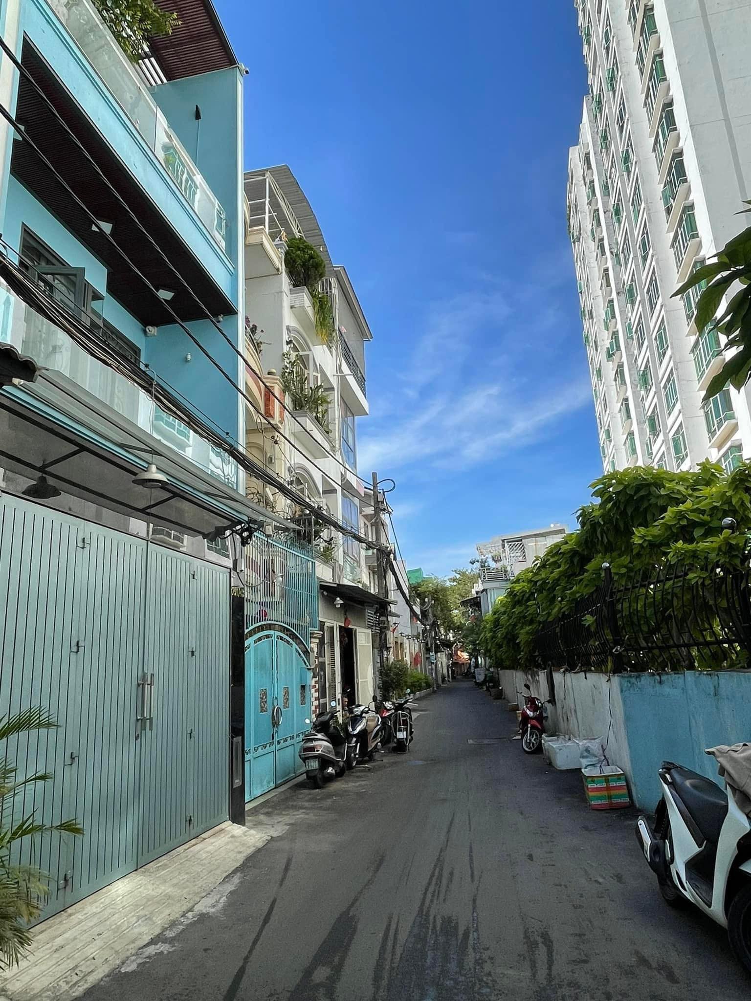 Chủ cần sang nhượng lại nhà đẹp,vị trí hxh,3 tầng,trần xuân soạn phường tân hưng q7