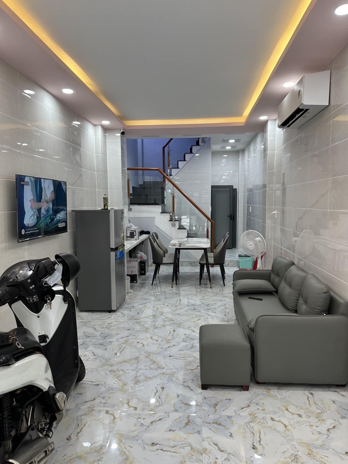 BÁN NHÀ MẶT TIỀN ĐƯỜNG NHẬT TẢO QUẬN 10 - NHÀ ĐẸP MỚI TINH VÙA Ở VỪA KINH DOANH NGAY.