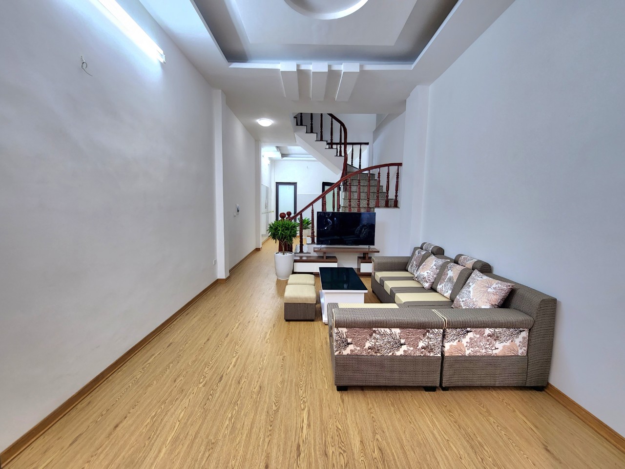 BÁN NHÀ TRƯƠNG ĐỊNH- NHÀ ĐẸP- HAI MẶT THOÁNG- BAN CÔNG- MT TO- GIÁ HỜI 88TR/M2 x 52.5m2