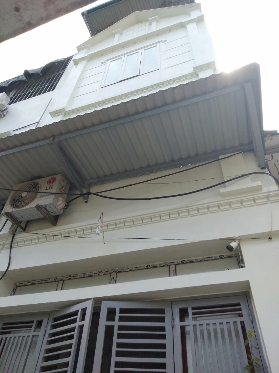 Bán nhà Hoài Đức gần Thiên Đường Bảo Sơn sát đường TL72. Nhà dân xây 4 ngủ. Giá 2,05 tỷ