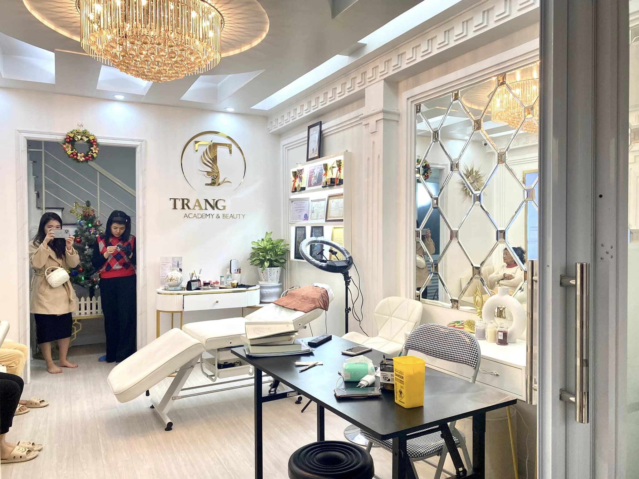 Bán nhà ngõ 106 Hoàng Quốc Việt , OTO tránh, Kinh doanh thẩm mỹ, phân lô quân sự.