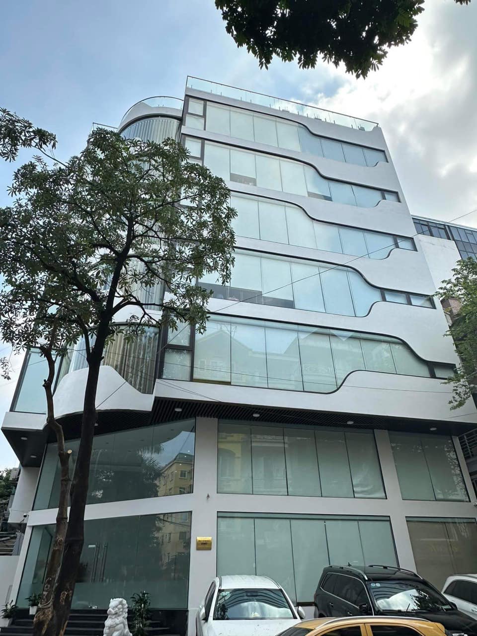 TÒA NHÀ ĐẸP NHẤT MP TÂN MAI, 240M2X8T, MT 7M, 1 MẶT NGÕ, VỈA HÈ, KD VÔ ĐỐI, GIÁ 85 TỶ