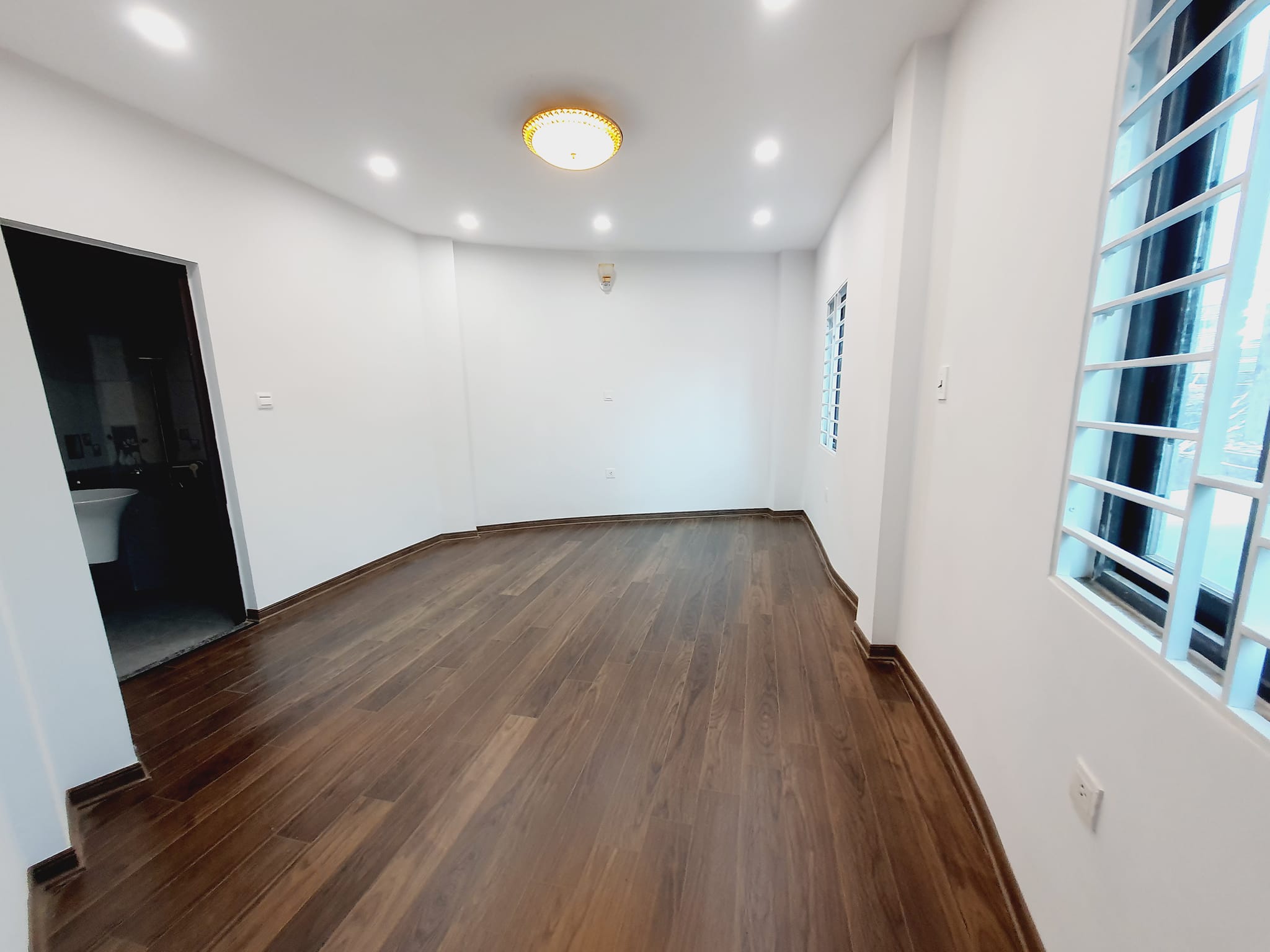 Nhà Đẹp Thịnh Quang rộng 60m2 - 5 Tầng - Mặt Tiền 4m- Giá Nhỉnh 8 tỷ- ô tô- kinh doanh.