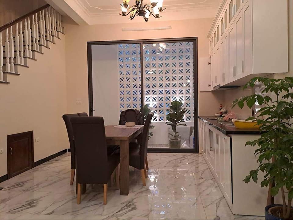 Cần cho thuê nhà riêng tại Trường Lâm, đối diện bệnh viện Đức Giang. Có thang máy, Full đồ.