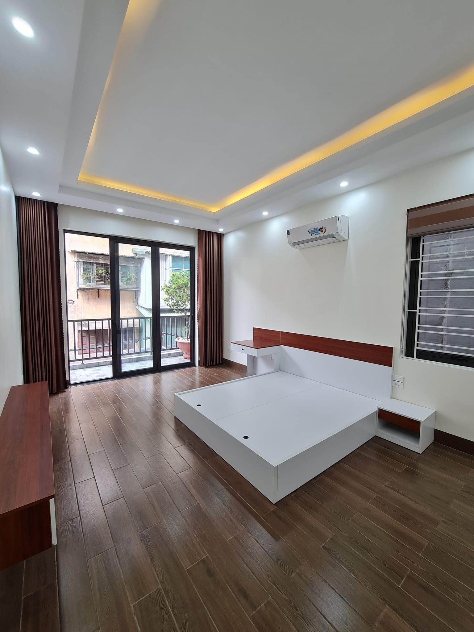 BÁN NHÀ NGÕ 67 BÀ TRIỆU, QUẬN HOÀN KIẾM, DIỆN TÍCH 55M, MẶT TIỀN 4M, 5 TẦNG. GIÁ 13,6 TỶ