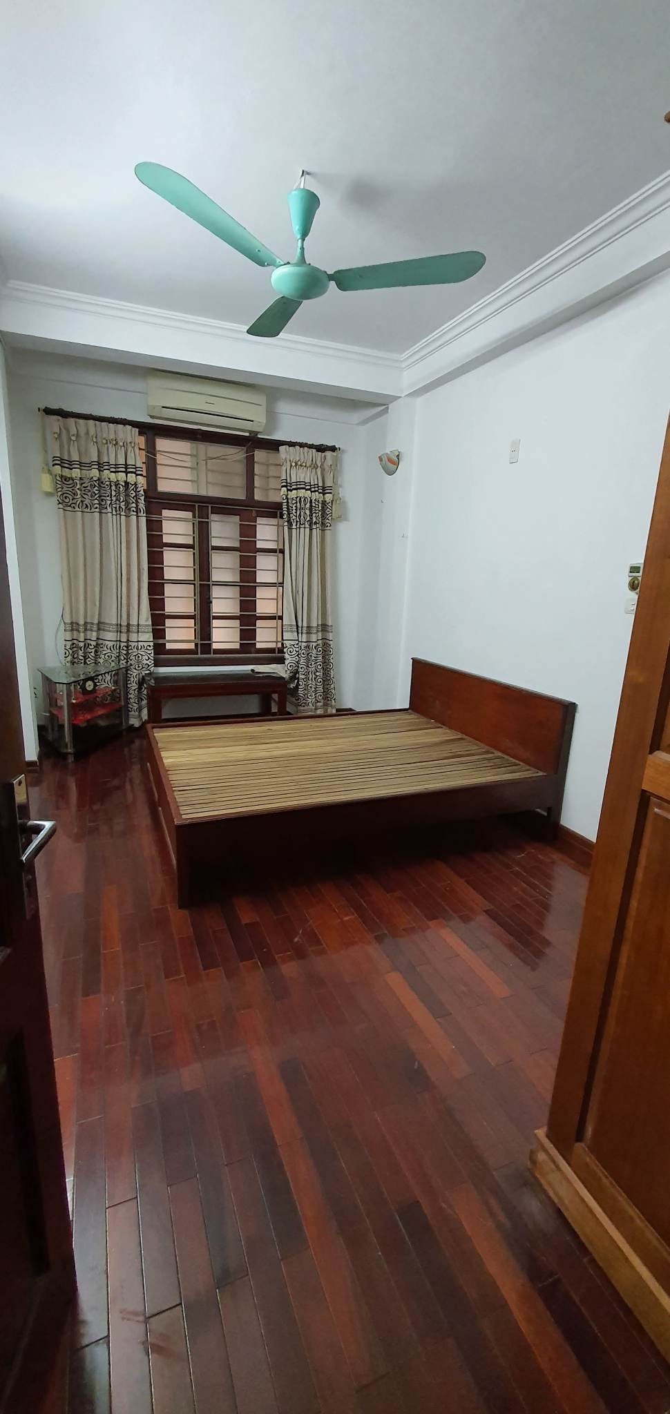 BÁN NHÀ NGÕ 3B ĐẶNG THÁI THÂN, QUẬN HOÀN KIẾM, DIỆN TÍCH 40M, MẶT TIỀN 4M, 4 TẦNG. GIÁ 11 TỶ