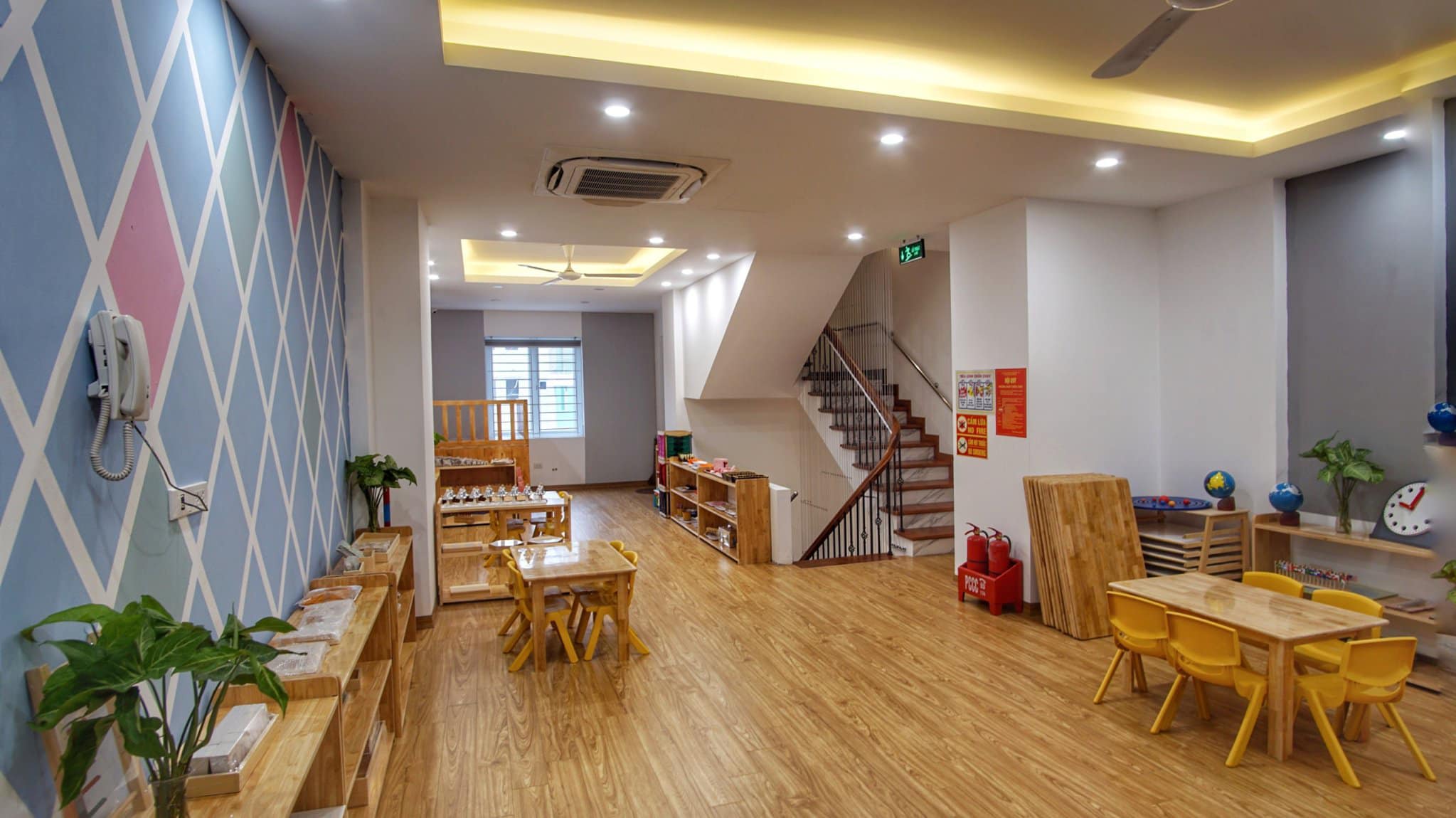 Bán nhà liền kề Nguyễn Tuân , nhà đẹp ở ngay , 2 thoáng trước sau , ô tô đỗ cửa ngày đêm , giá đẹp