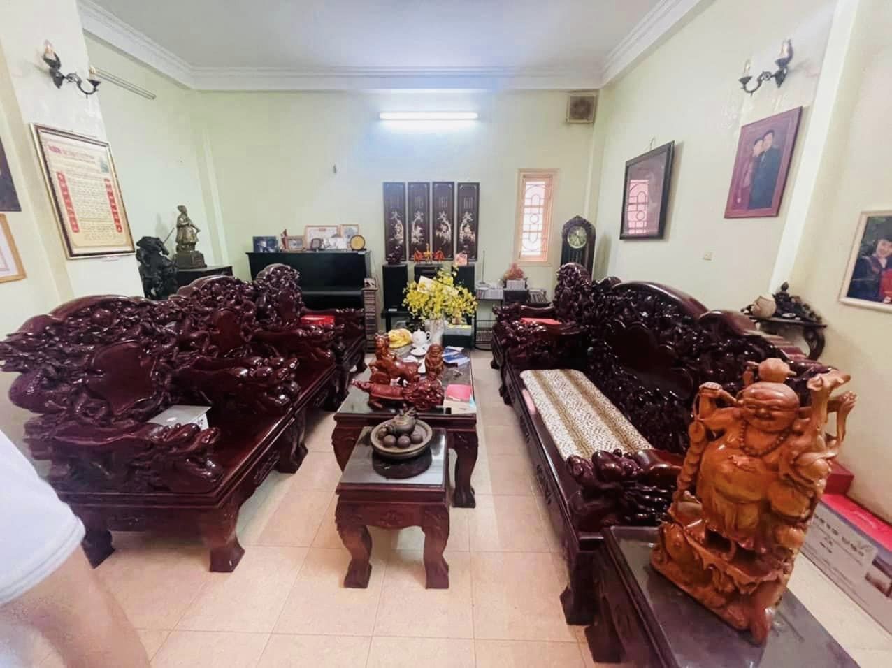 BÁN NHÀ RIÊNG KHU PHÂN LÔ LÃNH ĐẠO QUÂN ĐỘI PHỐ CÙ CHÍNH LAN - THANH XUÂN. Ô TÔ ĐỖ CỬA VÀO SÂN. GIÁ CỰC YÊU THƯƠNG CHỈ