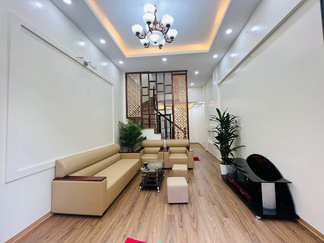 Bán gấp nhà Lĩnh Nam Q.Hoàng Mai. Nhà mới vuông vắn, Ngõ thông, Kinh doanh, Ô tô đỗ cửa 35mx4T 4.3 Tỷ.