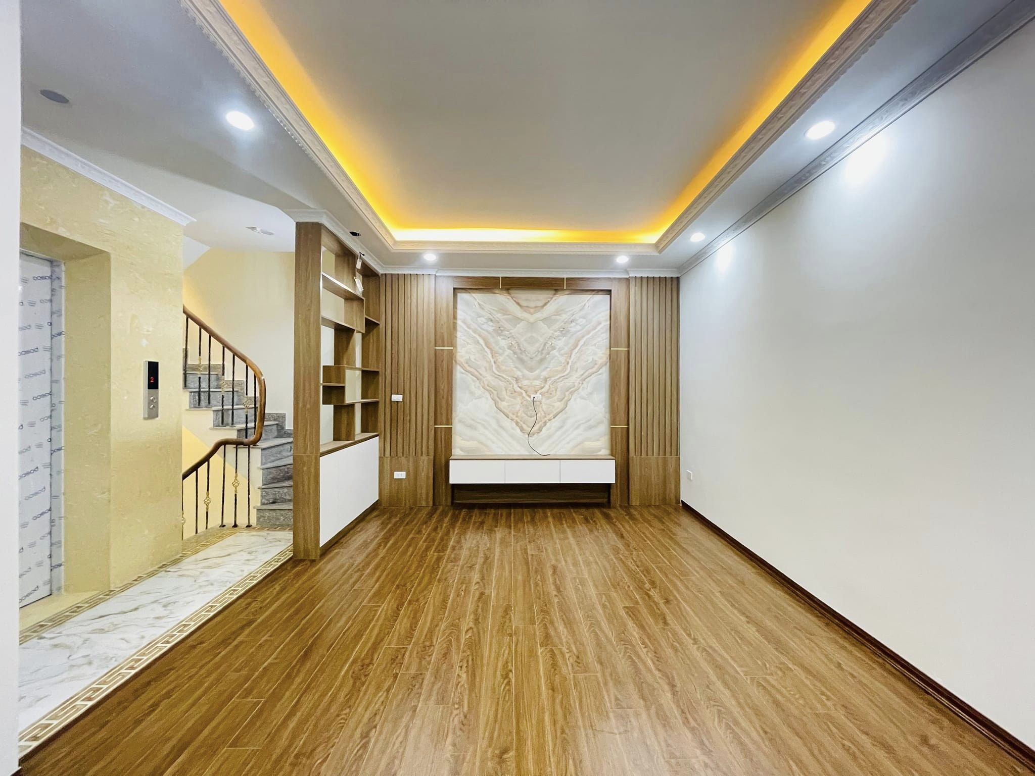 BÁN NHÀ NGỌC KHÁNH,BA ĐÌNH-7 TỶ-45M2 6T MT 6M-THANG MÁY,Ô TÔ,TRUNG TÂM,NHÀ ĐẸP,KD TỐT