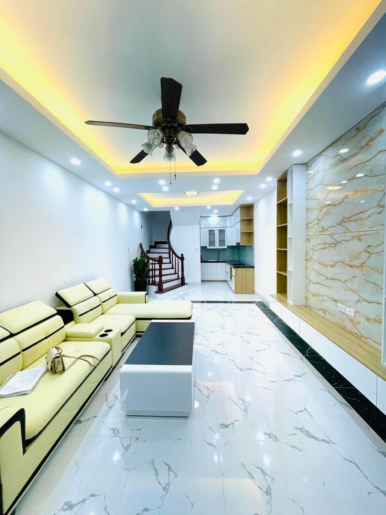 BÁN NHÀ NGÕ 23 GIANG VĂN MINH, BA ĐÌNH DIỆN TÍCH 40M MẶT TIỀN 4,5M, 5 TẦNG. GIÁ CHỈ 10 TỶ