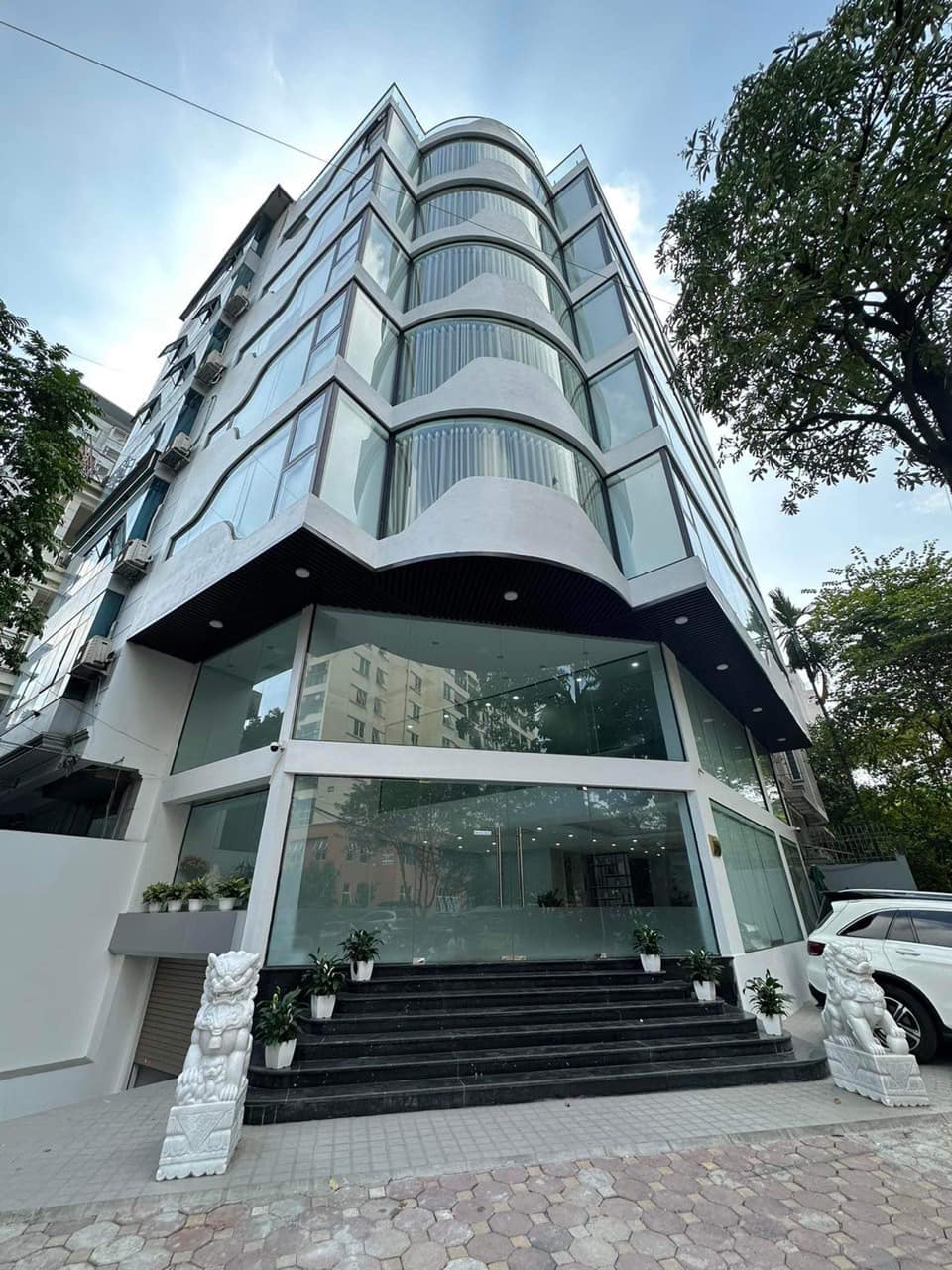 19 KIM ĐÔNG, TÒA NHÀ 8 TẦNG, VỈA HÈ, PHÂN LÔ Ô TÔ TRÁNH, MẶT TIỀN 6.5M, GIÁ 11 TỶ