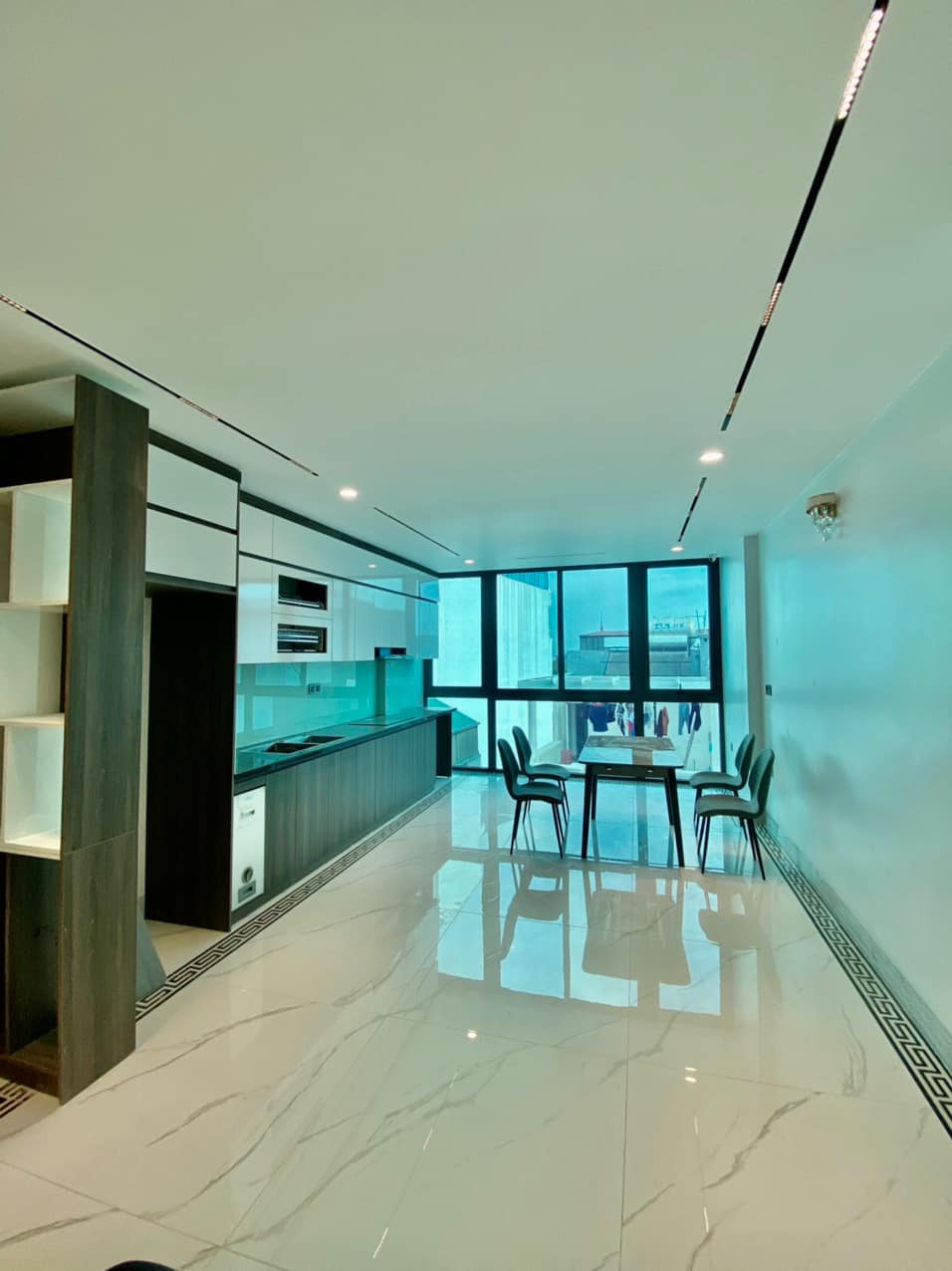 Đỉnh của Top Nhà đẹp Bồ Đề- Long Biên: 6 tầng- thang máy- ô tô- ngõ thông- cách phố 15m