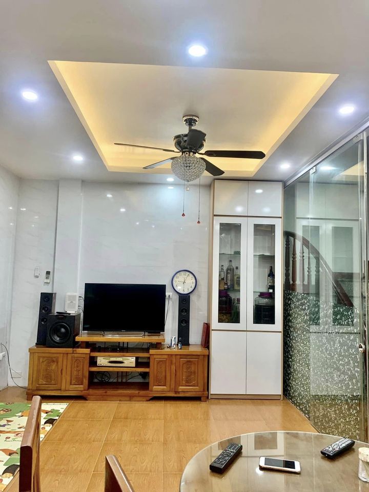 Ô TÔ 5 TẠ ĐỖ CỬA - NHÀ DÂN XÂY - CHỦ THIỆN CHÍ BÁN - TỨ HIỆP - 5 TẦNG - 3.2 TỶ