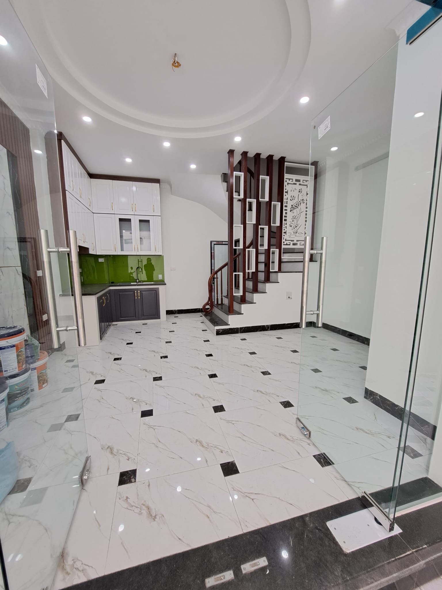 HOT! Tuyệt phẩm phố Cầu Giấy, mới, ô tô 5m, ngõ thông, dt 35m, 4.5 tỷ