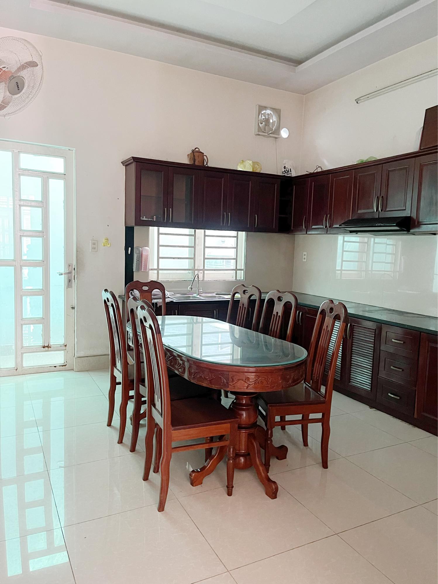 Bán Nhà Lê Đình Cẩn,Bình Tân , 3 Tầng, 70m2, Hẻm Xe Hơi Thông,Giá Re Chỉ Nhỉnh 4 tỶ.