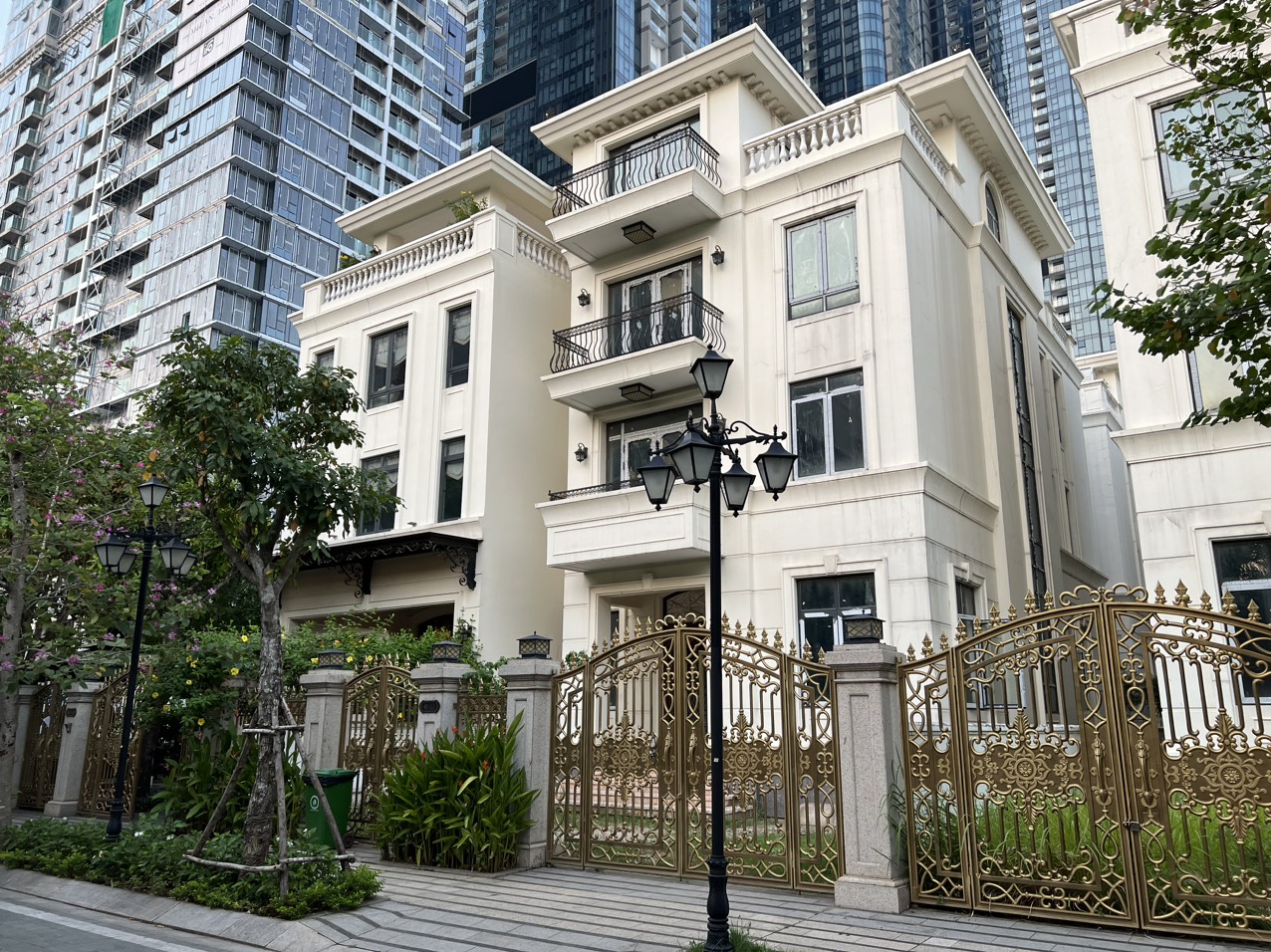 Biệt thự Bason Quận 1 căn đối diện công viên Trục chính 2 chiều chỉ 220tỷ DT 225m