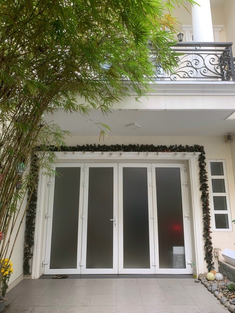 110m2, 4 tầng đường Lê Văn Sỹ Phường 1 Tân Bình 5m x 21m giá 18.9 tỷ.