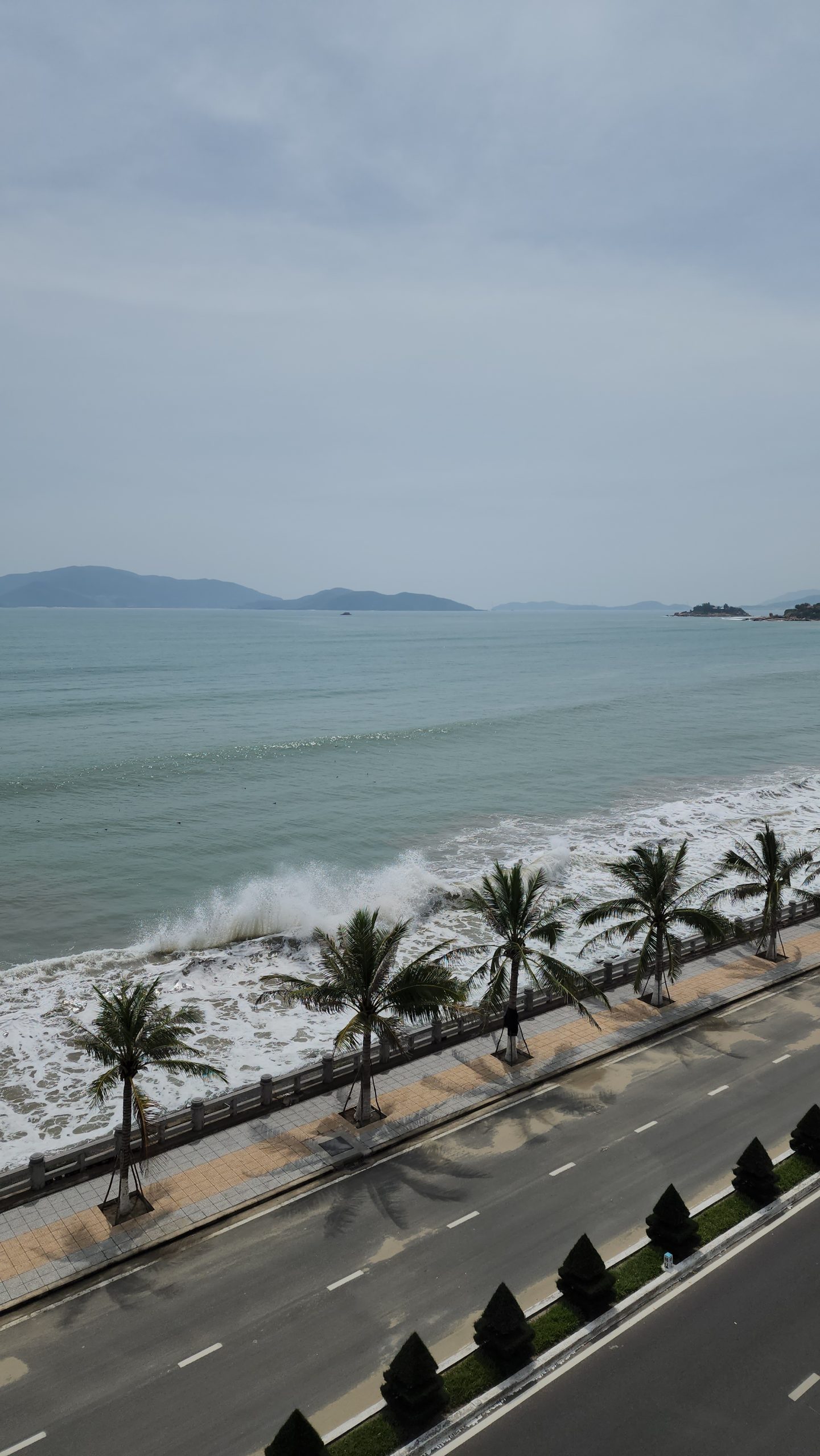 BÁN GẤP KHÁCH SẠN ĐƯỜNG PHẠM VĂN ĐỒNG, VIEW BIỂN NHA TRANG