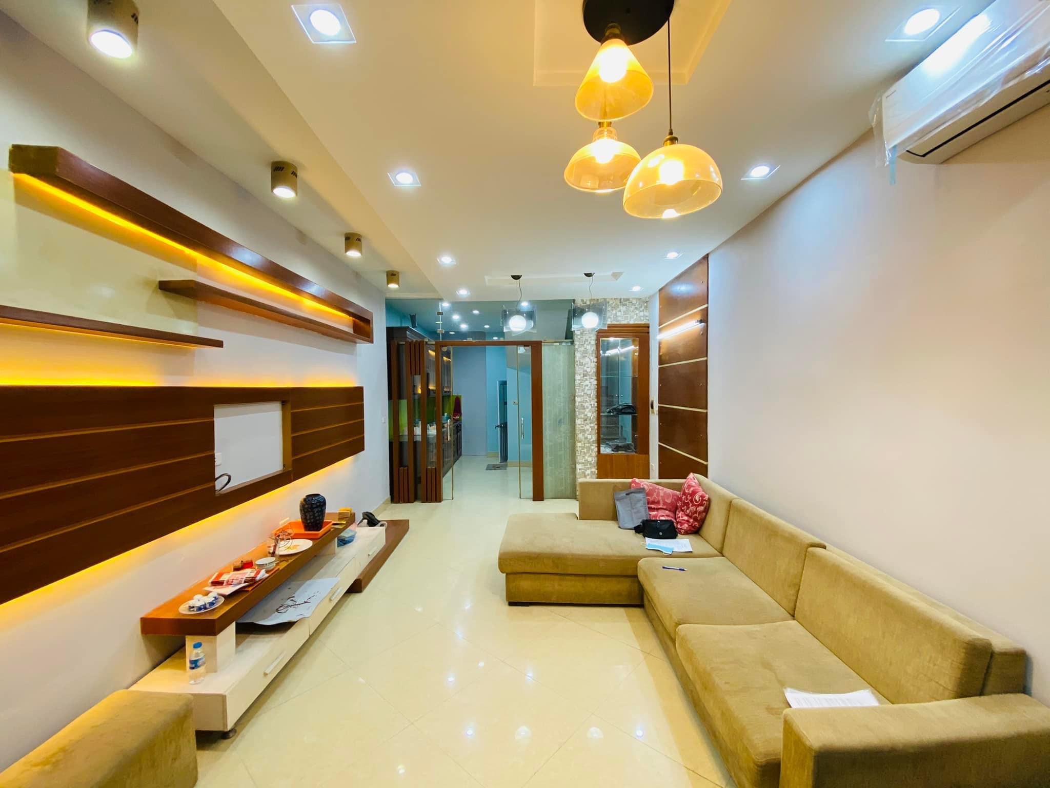 Vỡ nợ! Phân lô Hoàng Văn Thái, ngõ thông, ô tô vào, nhà đẹp, 46m2*5T, chỉ 4.6 tỷ