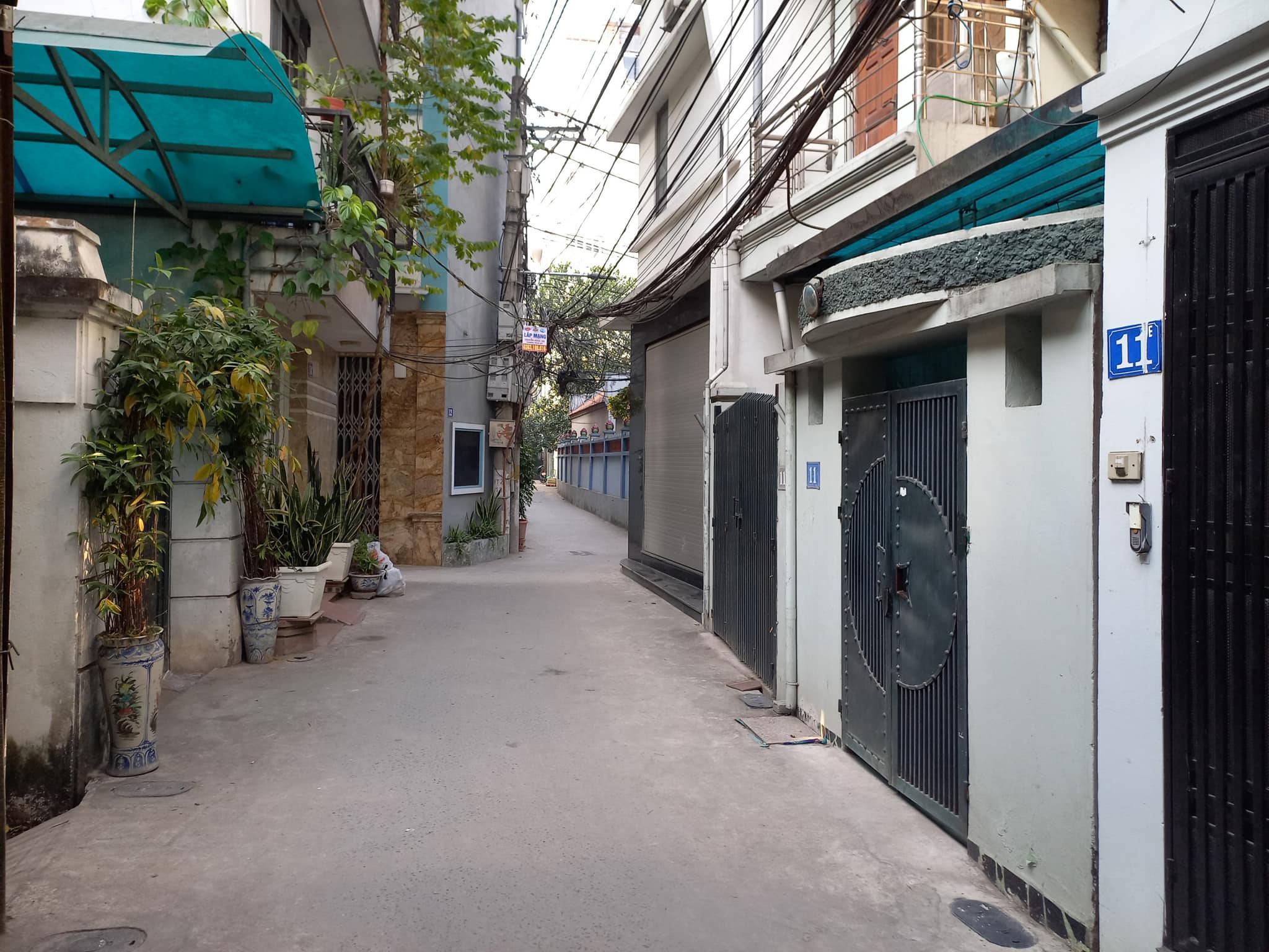 Bán nhà Phố Lạc Long Quân Tây Hồ kinh doanh diện tích 220m2 4T giá 30 tỷ