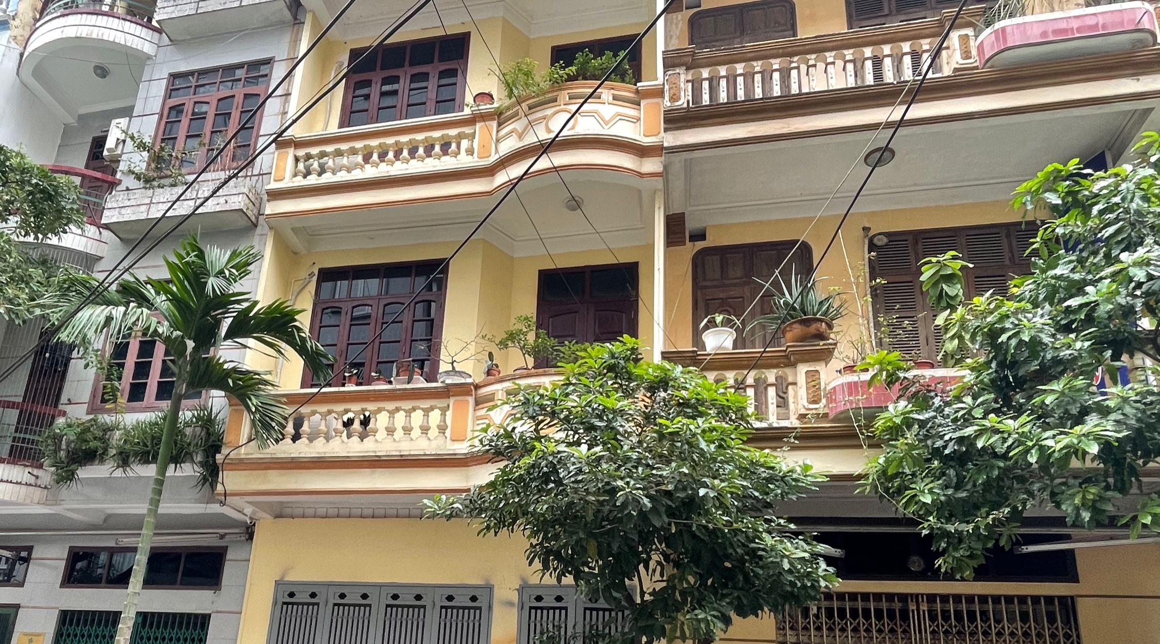 NHÀ MỚI PHỐ ĐẶNG THÙY TRÂM, CẦU GIẤY 40M2 5 TẦNG KD CHO THUÊ OTO CHẠY QUANH CHỈ 10,5 TỶ