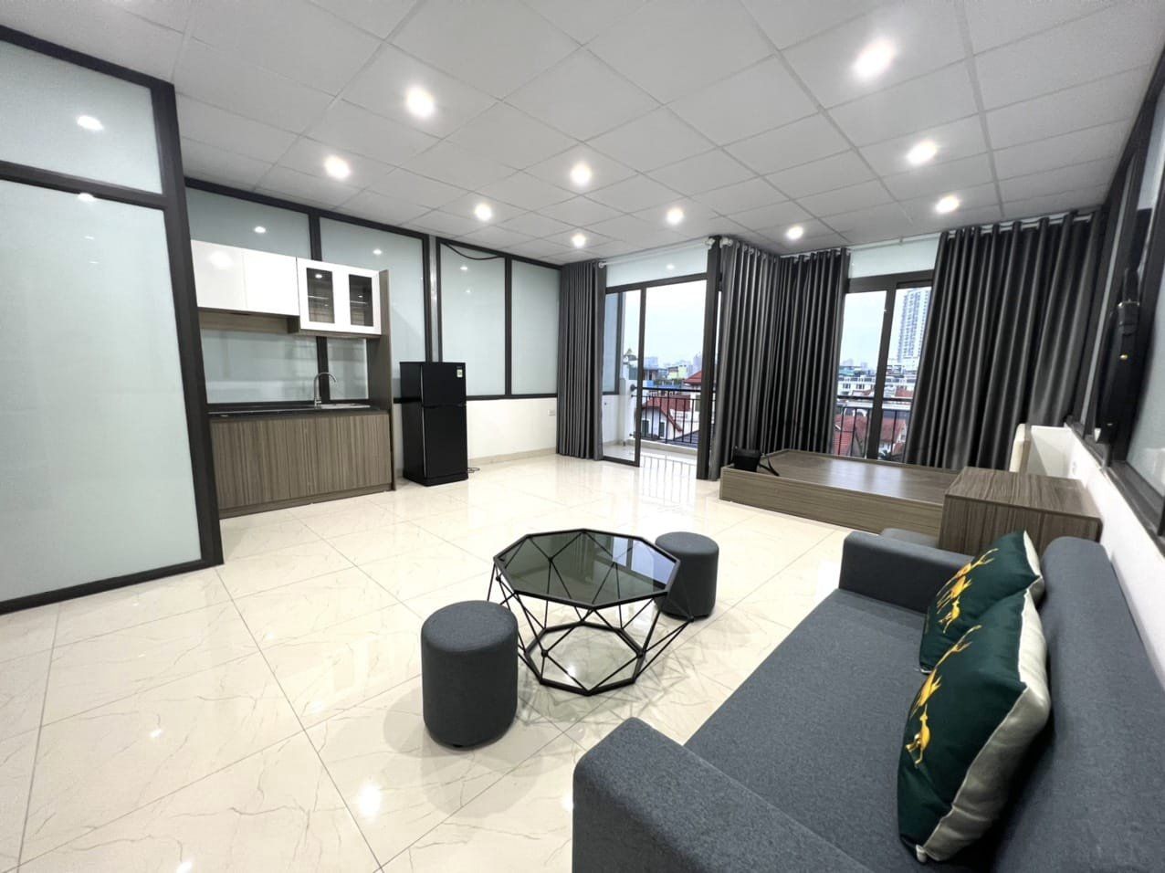 Bán nhà ngõ 82 phú Thượng, Tây Hồ, 105m2, 6 tầng, 18.5 tỷ.