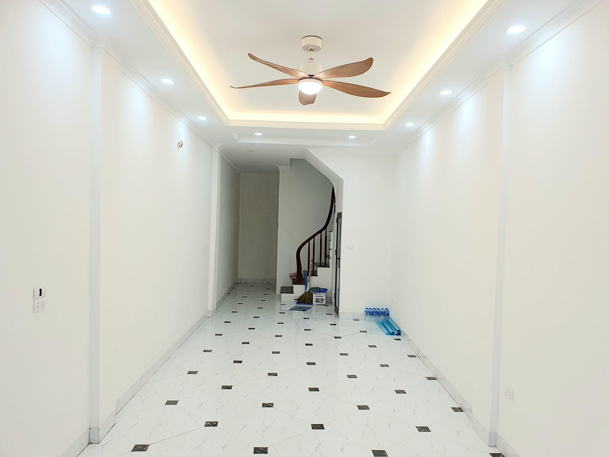 MẶT PHỐ - NHÀ MỚI - THANG MÁY - VỈA HÈ RỘNG - KINH DOANH SẦM UẤT NGÀY ĐÊM Phố Trương Định -HBT