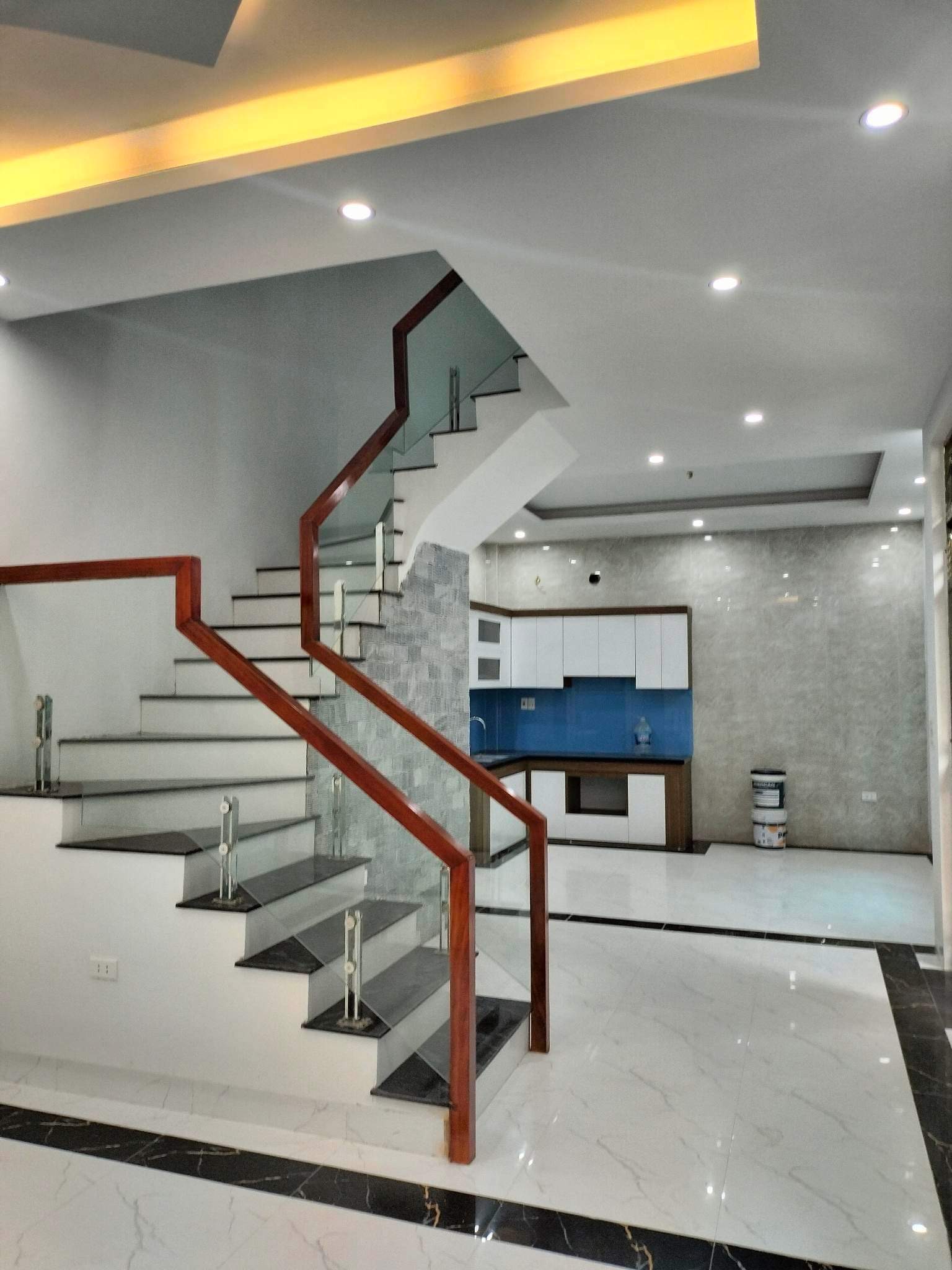 TẢ THANH OAI - THANH TRÌ 47M x 4 TẦNG x MẶT TIỀN 10M - NHÀ ĐẸP ĐÓN TẾT - NGÕ THÔNG - Ô TÔ ĐỖ CÁCH KHOẢNG 20M - DIỆN TÍCH RỘNG - THIẾT KẾ HIỆN ĐẠI