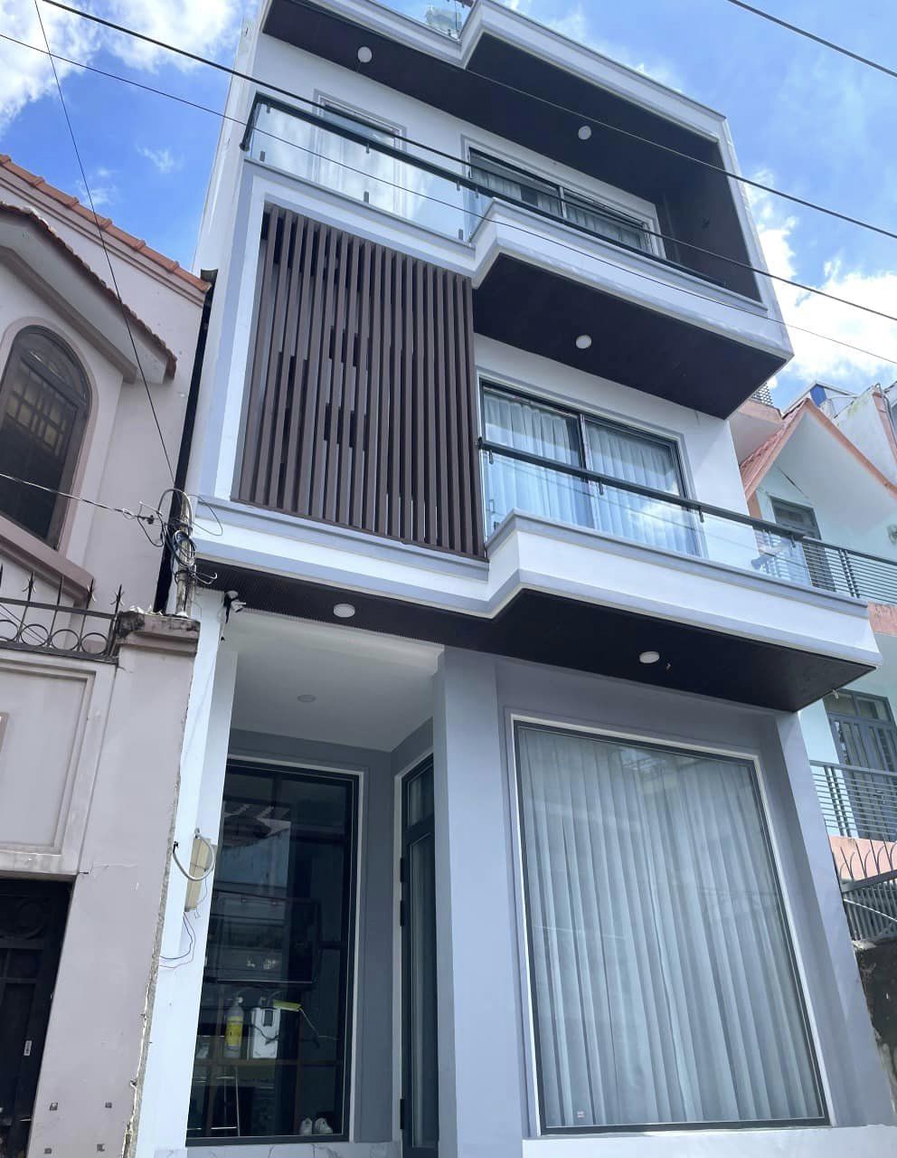 SIÊU PHẨM NHÀ ĐẸP - 6 TẦNG BTCT CÓ HẦM - HẺM Ô TÔ TRÁNH - TẶNG FULL NỘI THẤT CAO CẤP