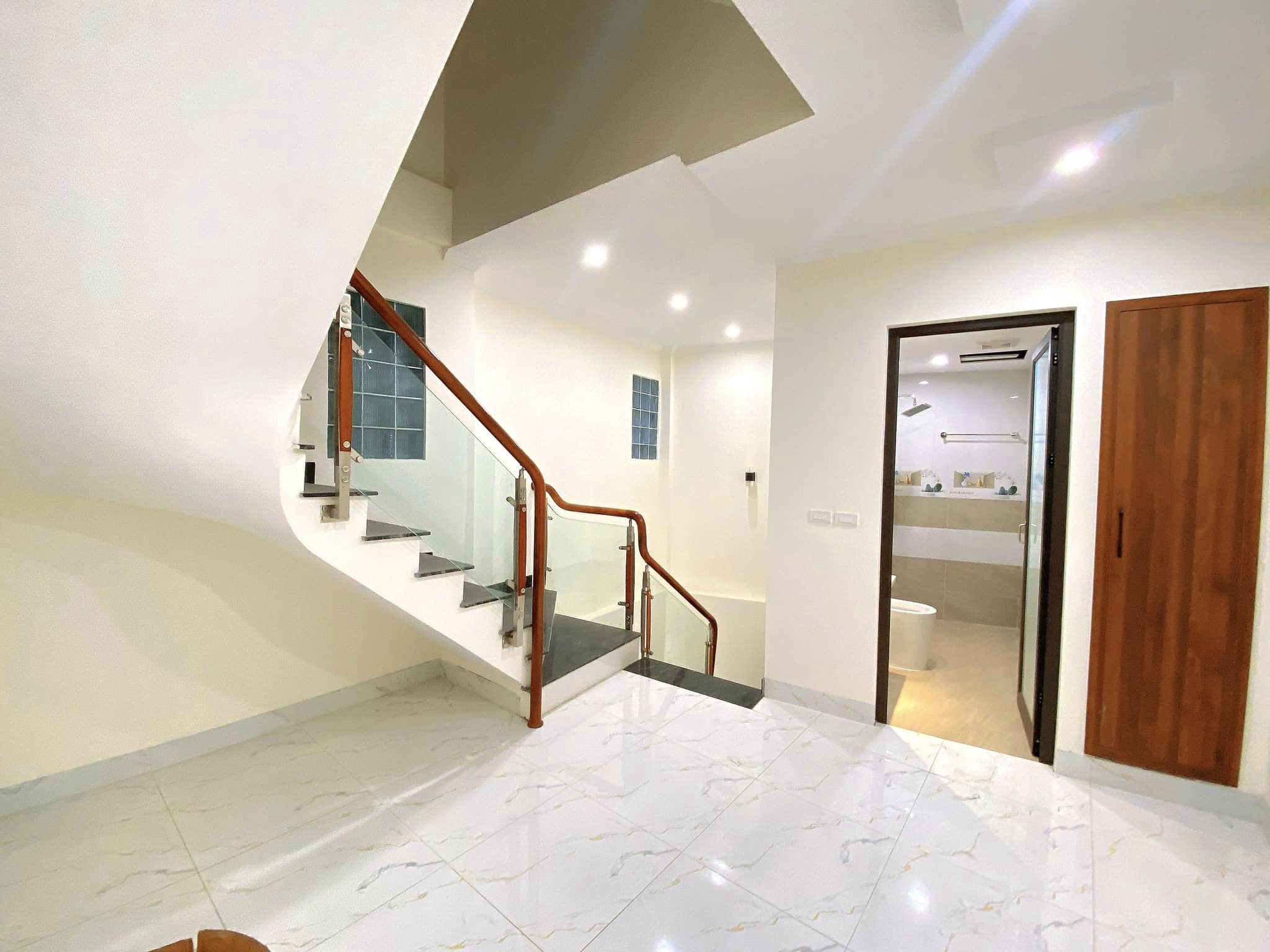 NHÀ MỚI FULL NỘI THẤT - 2 THOÁNG - GẦN PHỐ - GẦN HỒ TÂY - TRUNG TÂM TIỆN ÍCH.