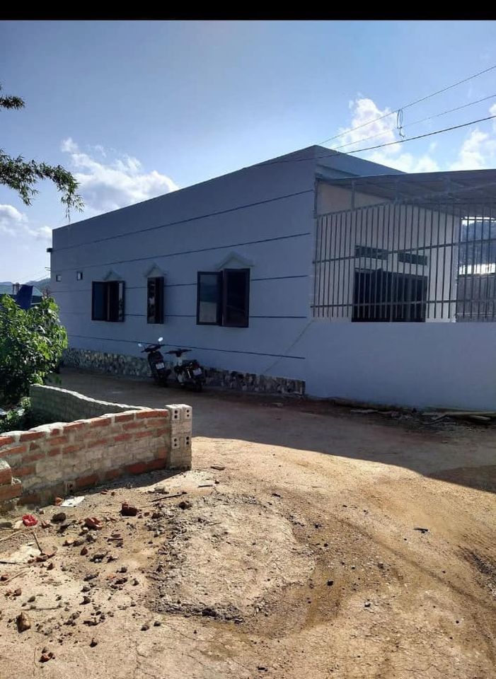 Gia đình cần bán nhà đất gần cơ động thanh Nưa