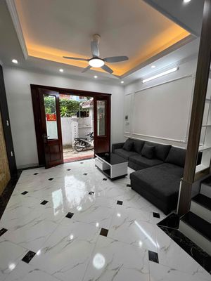 CHÙA LÁNG 2 TỶ 8 RAO BÁN CĂN 28M2 4 TẦNG Ô TÔ 150M