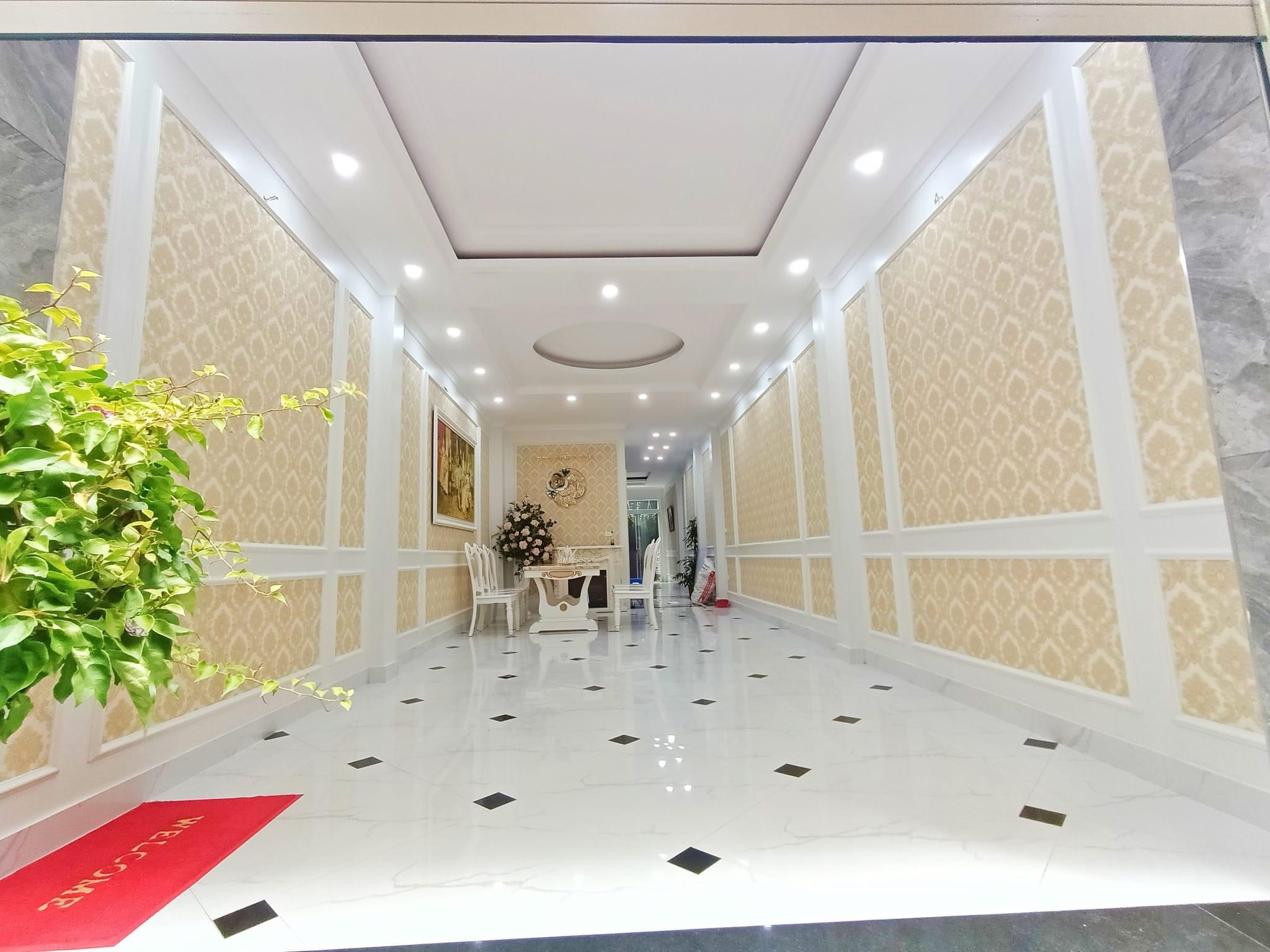 TT Cầu Giấy bán gấp nhà 7 tầng, 55m, mt 6.5m, ở sướng, kinh doanh đỉnh. Giá rẻ.