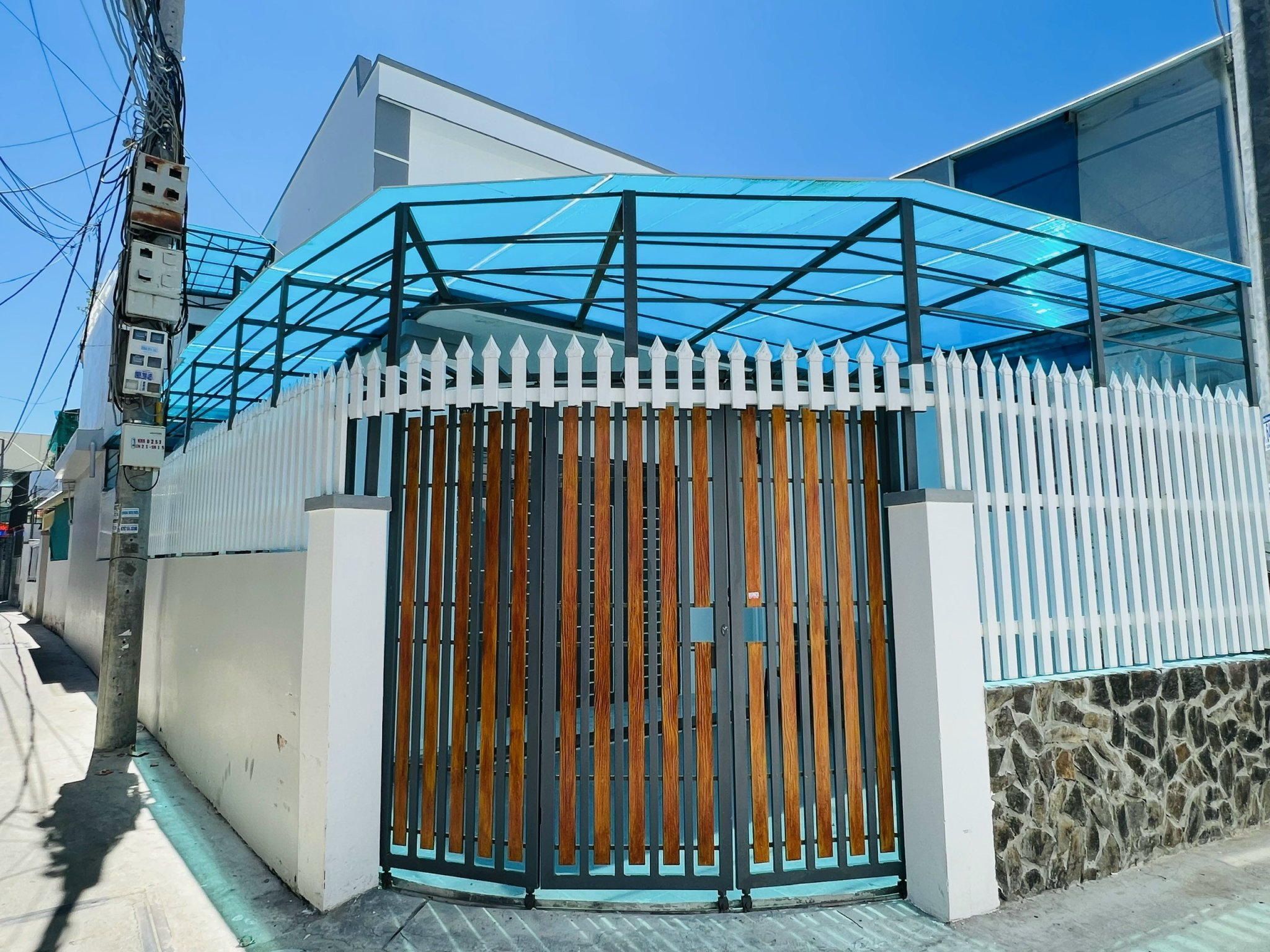 Nhà mới 2 mặt tiền hẽm đường số 4 KĐT Hà Quang 1, thích hợp mua ở ngay trung tâm, giá cắt lỗ